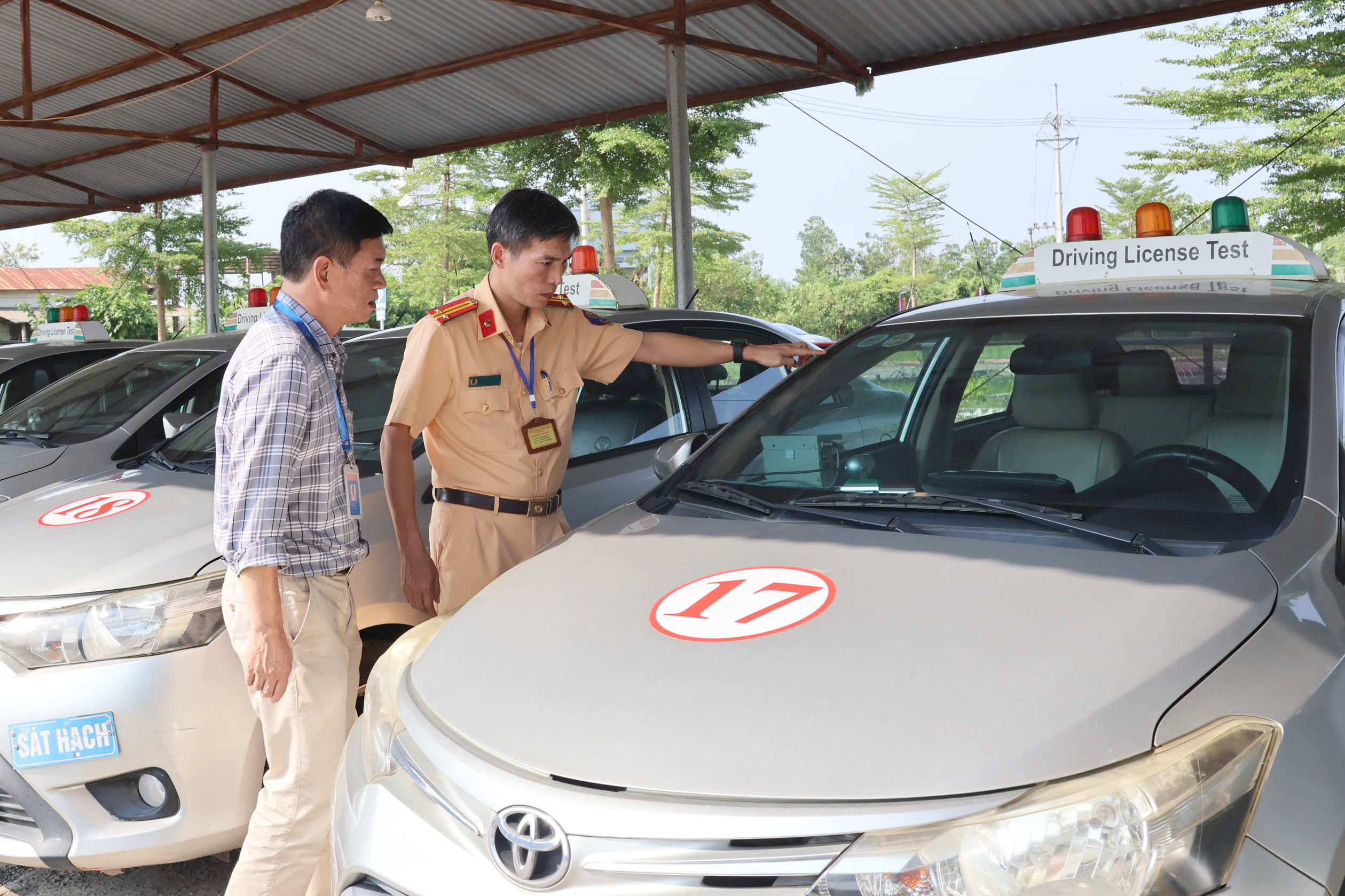 H&agrave; Nội: Chấn chỉnh việc chấp h&agrave;nh an to&agrave;n giao th&ocirc;ng của xe tập l&aacute;i, ngăn tai nạn - Ảnh 3.