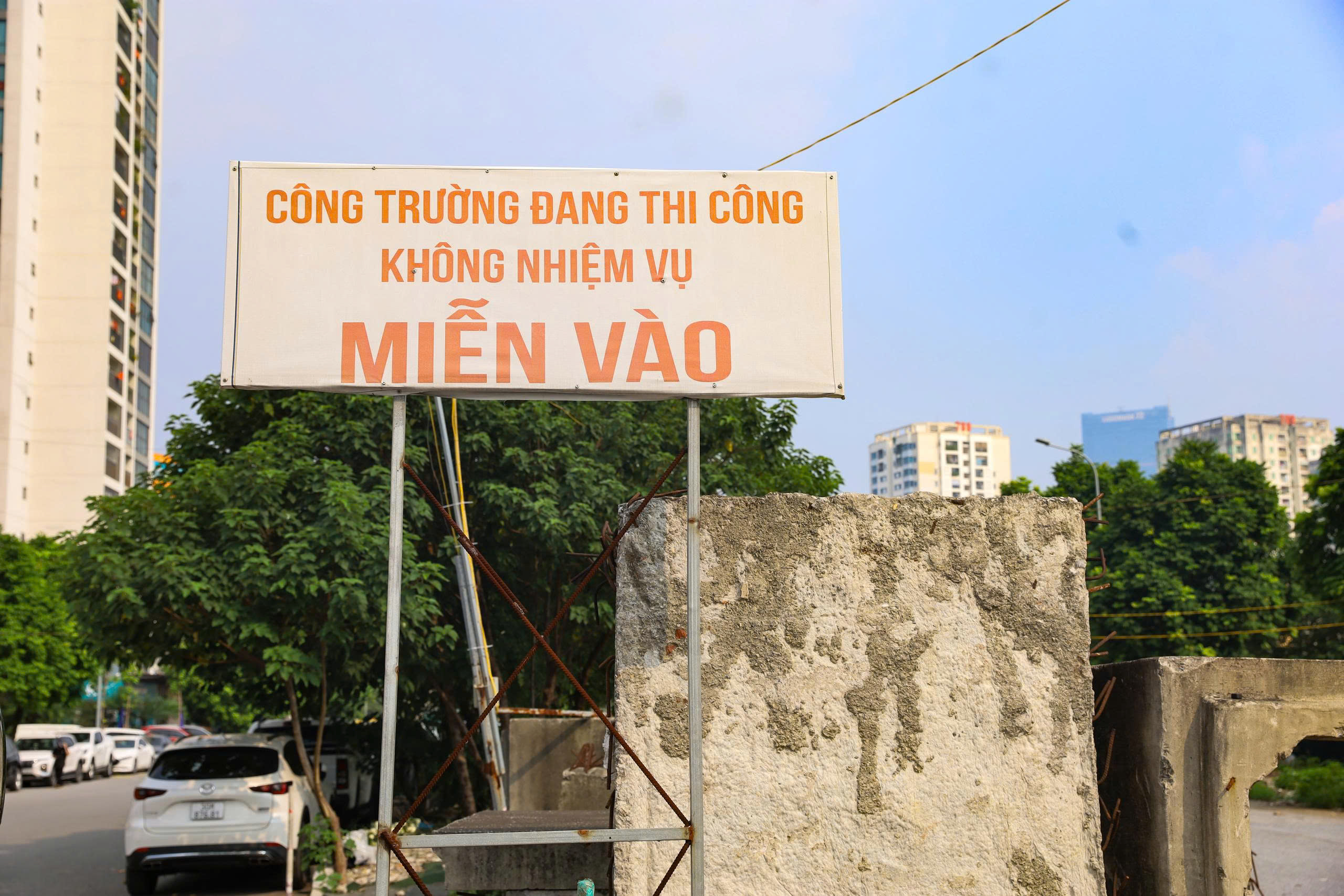 Cận cảnh đường nối Phạm H&ugrave;ng - L&ecirc; Đức Thọ sắp được nối th&ocirc;ng sau gần 10 năm vướng mặt bằng- Ảnh 10.