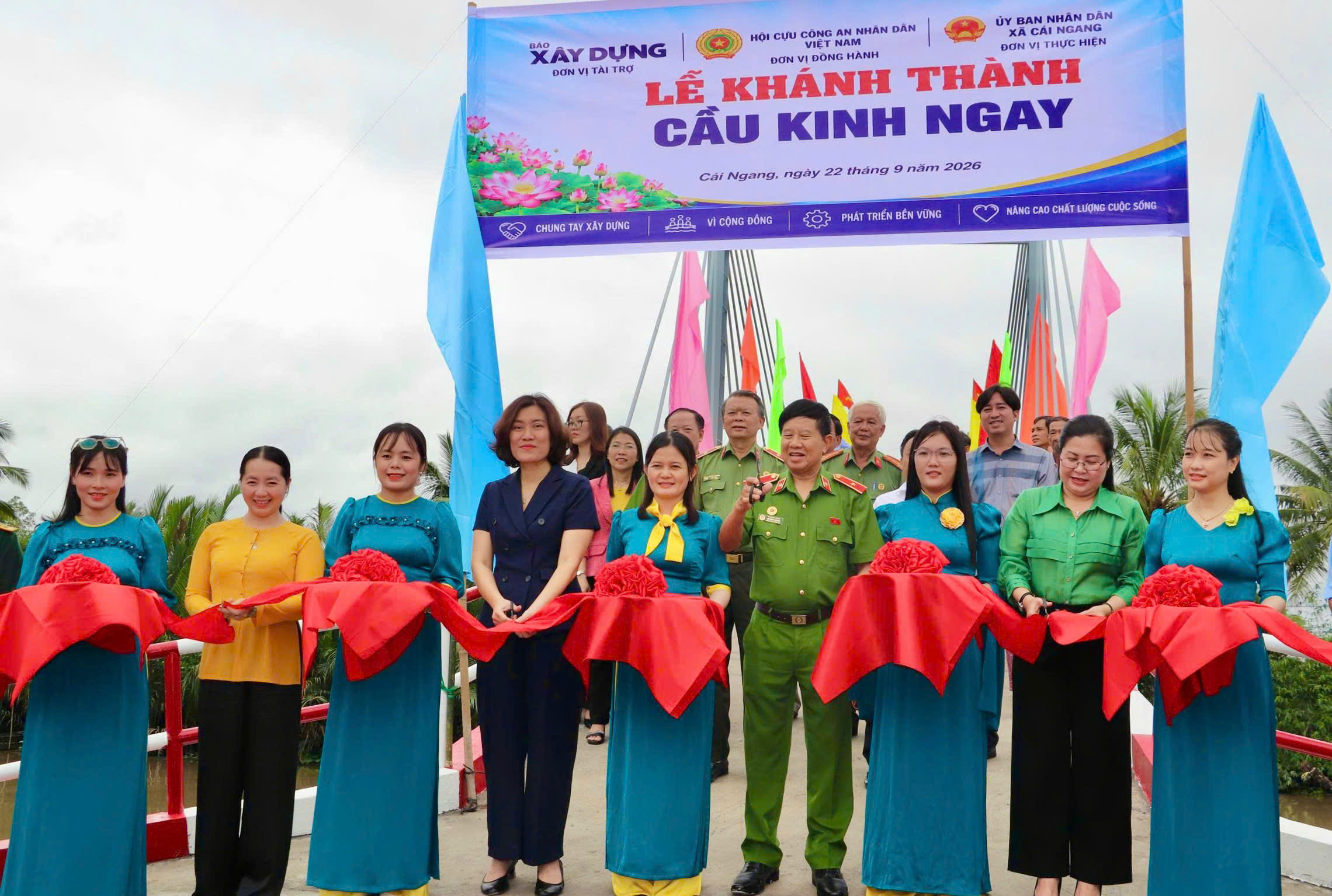 Cầu Kinh Ngay nối đ&ocirc;i bờ, mở th&ecirc;m cơ hội ph&aacute;t triển cho người d&acirc;n- Ảnh 1.