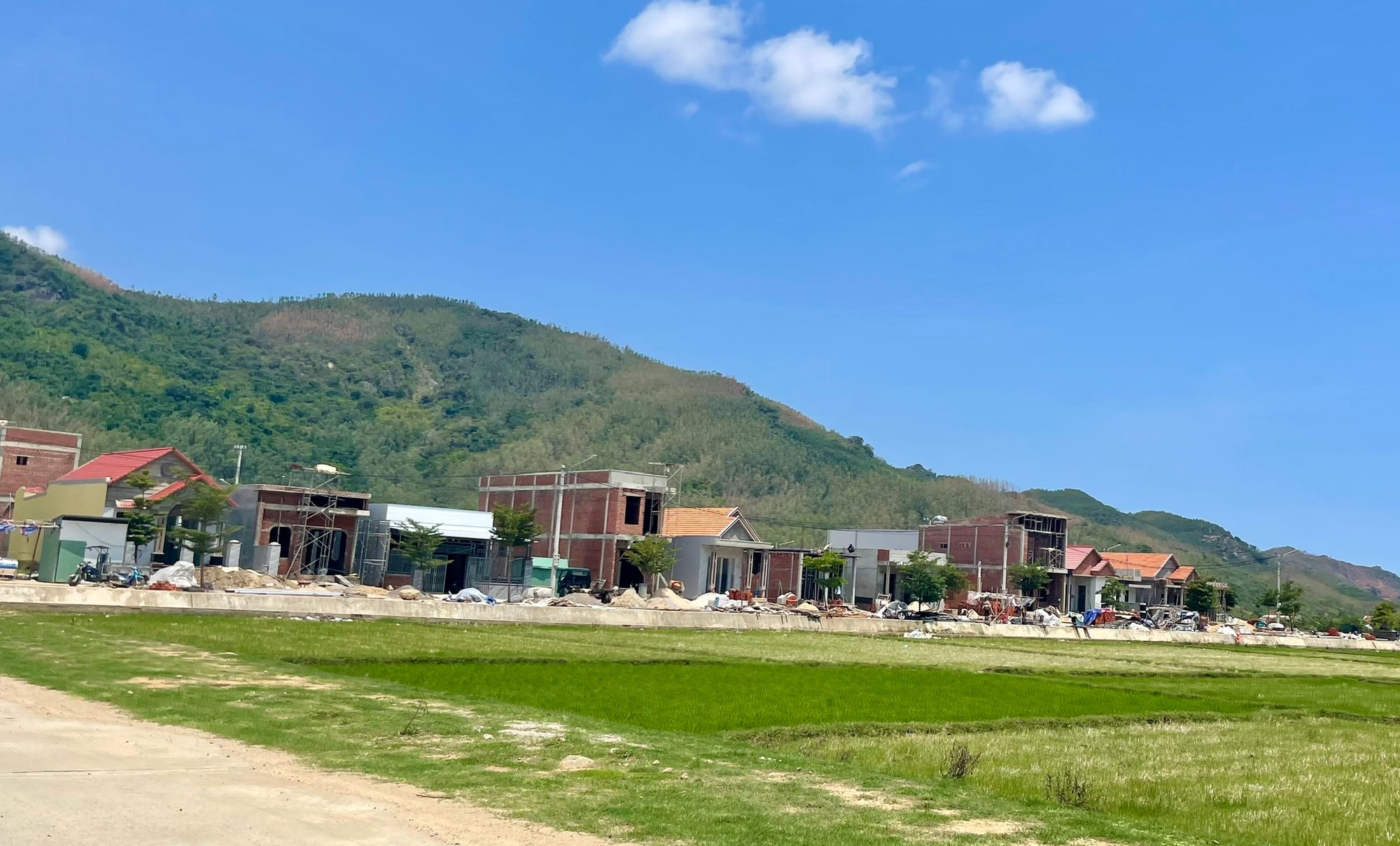 Gia Lai: Tăng tốc đưa người d&acirc;n v&ugrave;ng thi&ecirc;n tai về nơi ở mới- Ảnh 1.