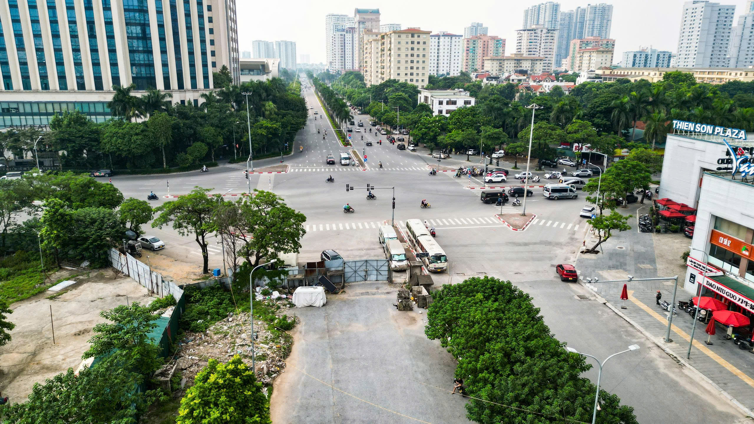 Cận cảnh đường nối Phạm H&ugrave;ng - L&ecirc; Đức Thọ sắp được nối th&ocirc;ng sau gần 10 năm vướng mặt bằng- Ảnh 4.