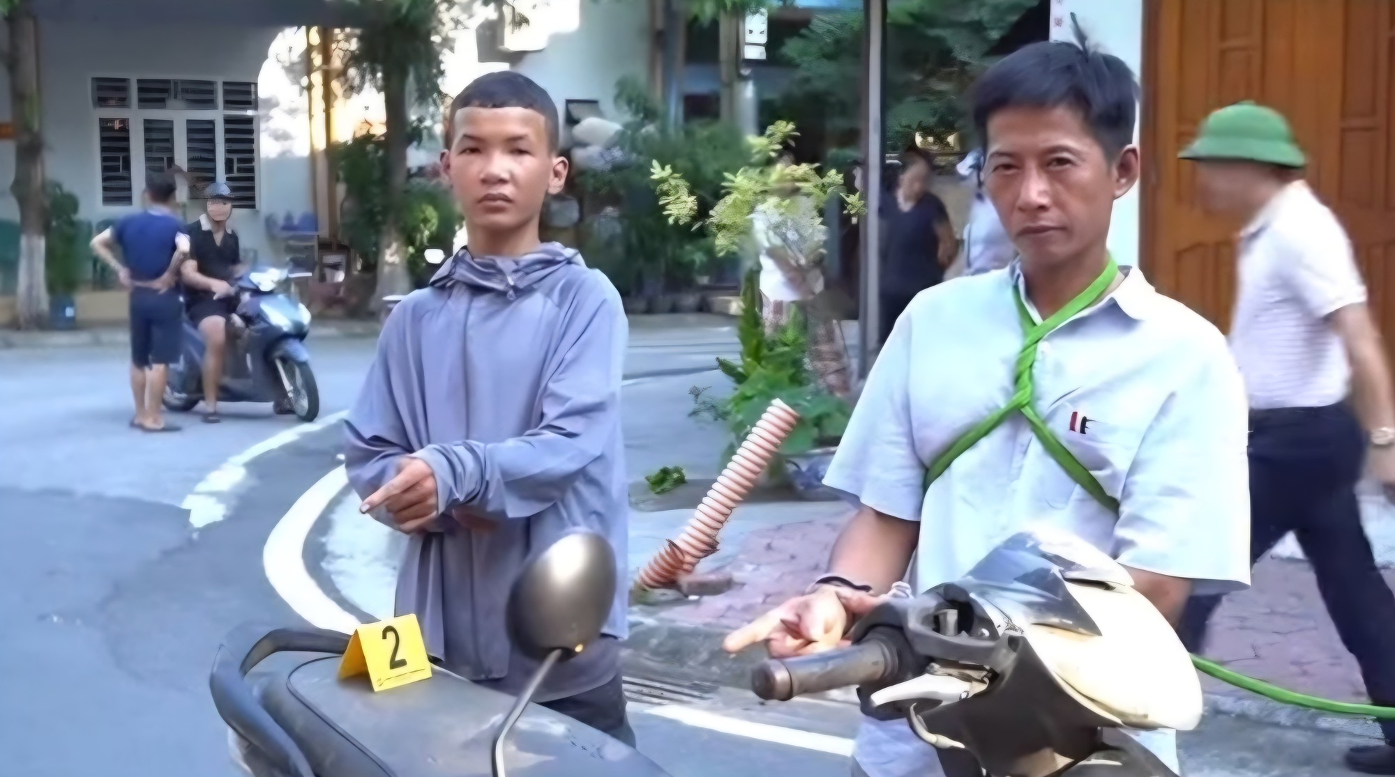 L&agrave;o Cai: Gần 24 giờ truy x&eacute;t, bắt nh&oacute;m cướp giật d&acirc;y chuyền v&agrave;ng- Ảnh 1.