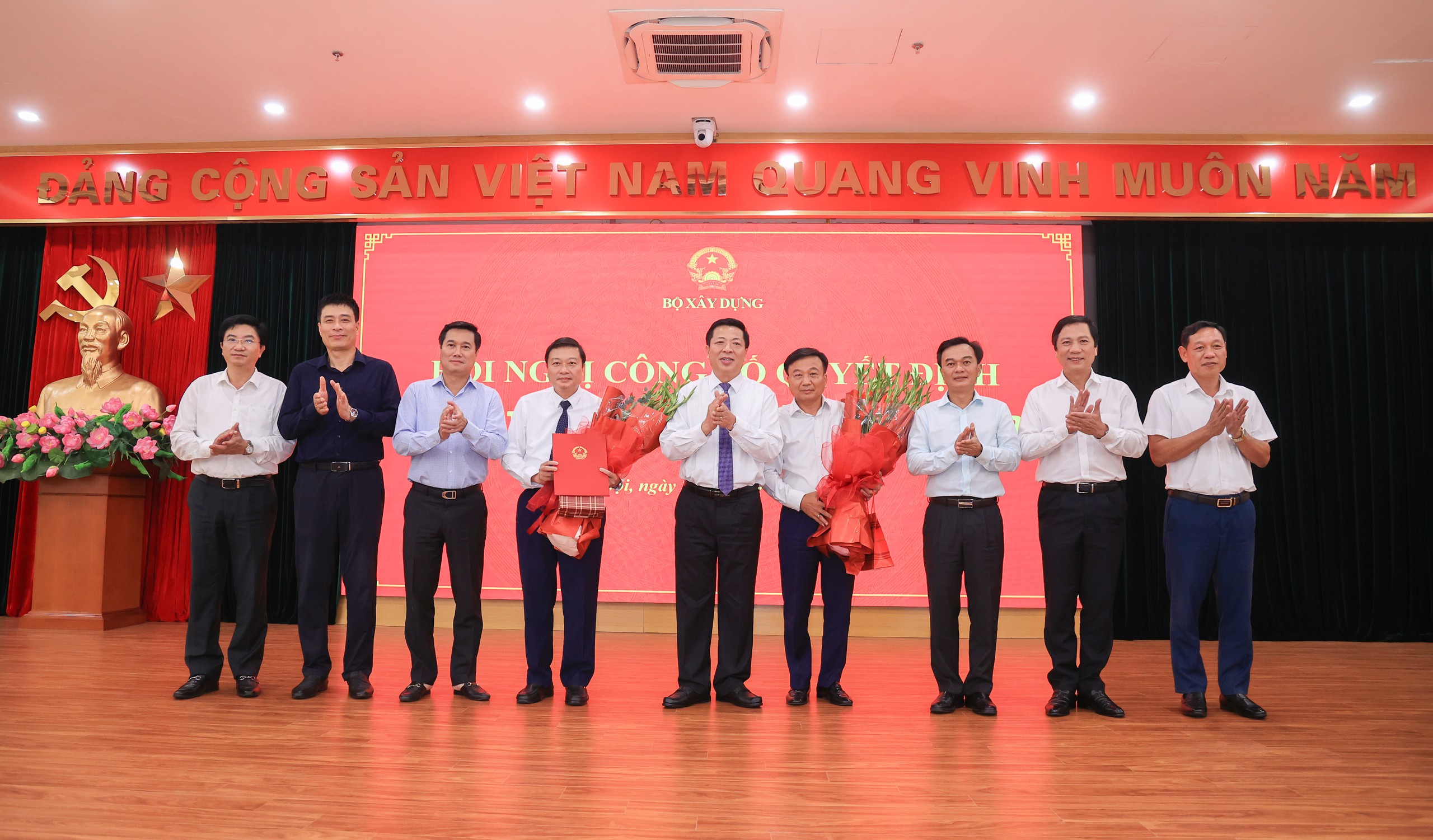 Bộ trưởng Bộ Xây dựng trao quyết định bổ nhiệm tân Thứ trưởng Lê Hồng Vinh- Ảnh 3.