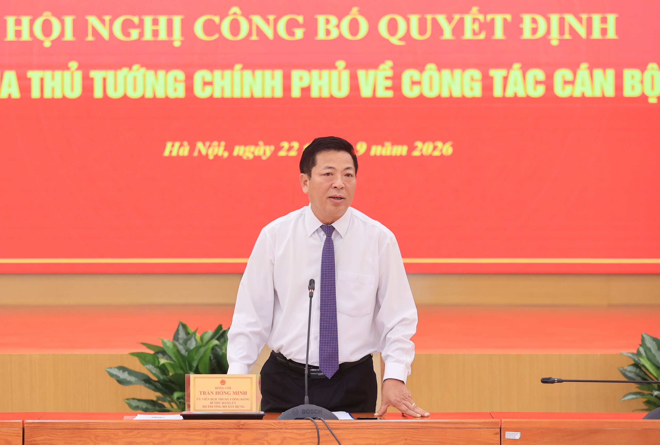 Bộ trưởng Bộ Xây dựng trao quyết định bổ nhiệm tân Thứ trưởng Lê Hồng Vinh- Ảnh 2.