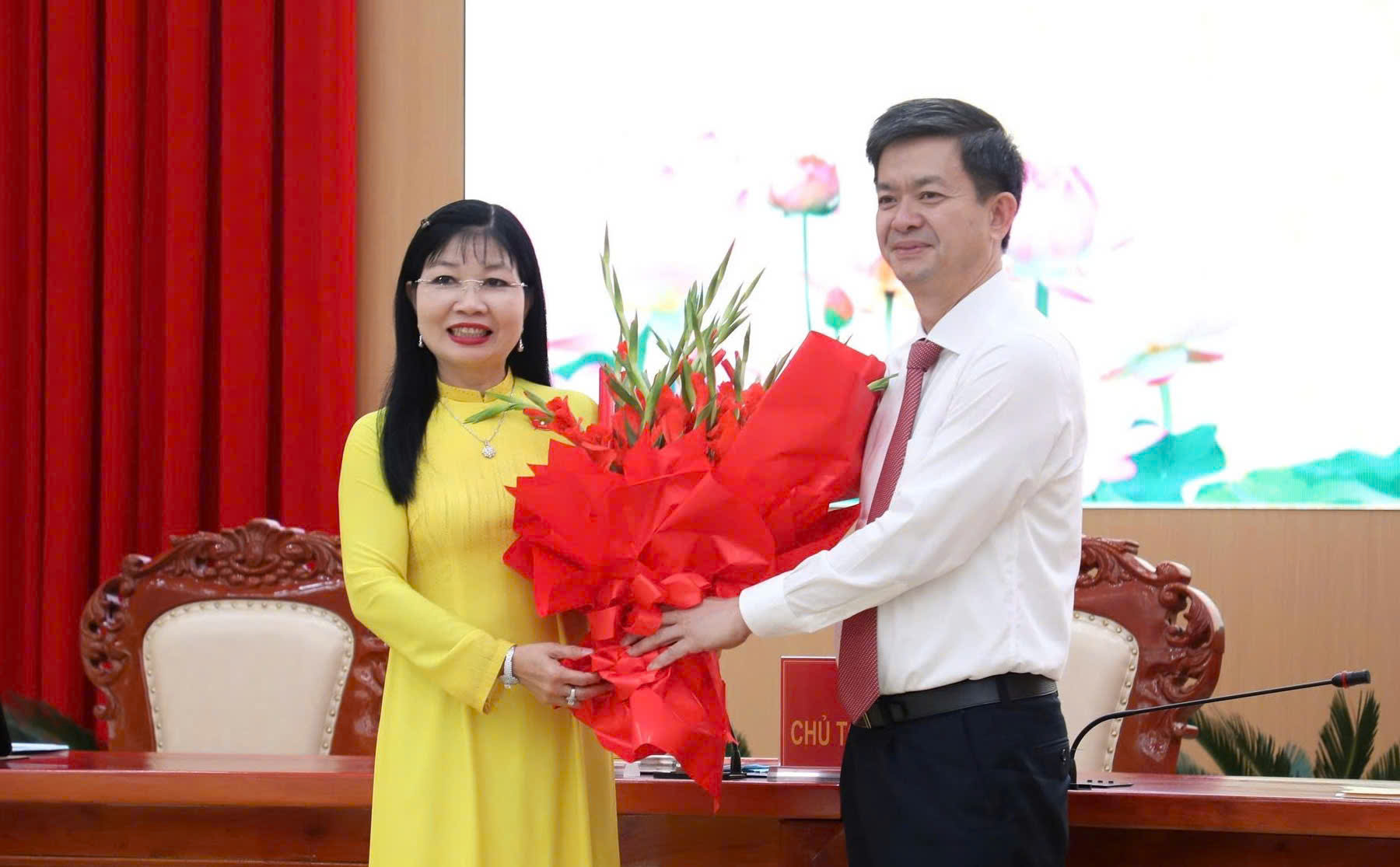 B&agrave; Trần Thị Thanh Hương được bầu giữ chức Chủ tịch HĐND tỉnh An Giang - Ảnh 1.