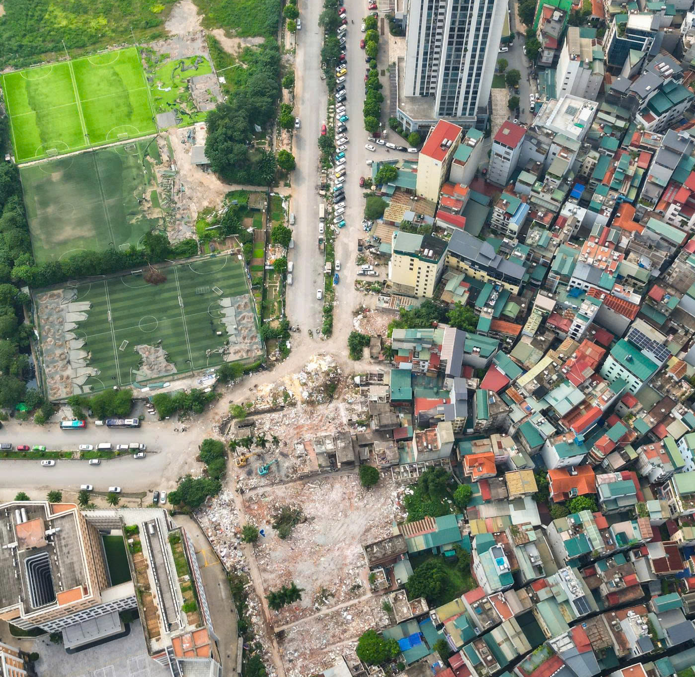 Cận cảnh đường nối Phạm H&ugrave;ng - L&ecirc; Đức Thọ sắp được nối th&ocirc;ng sau gần 10 năm vướng mặt bằng- Ảnh 2.