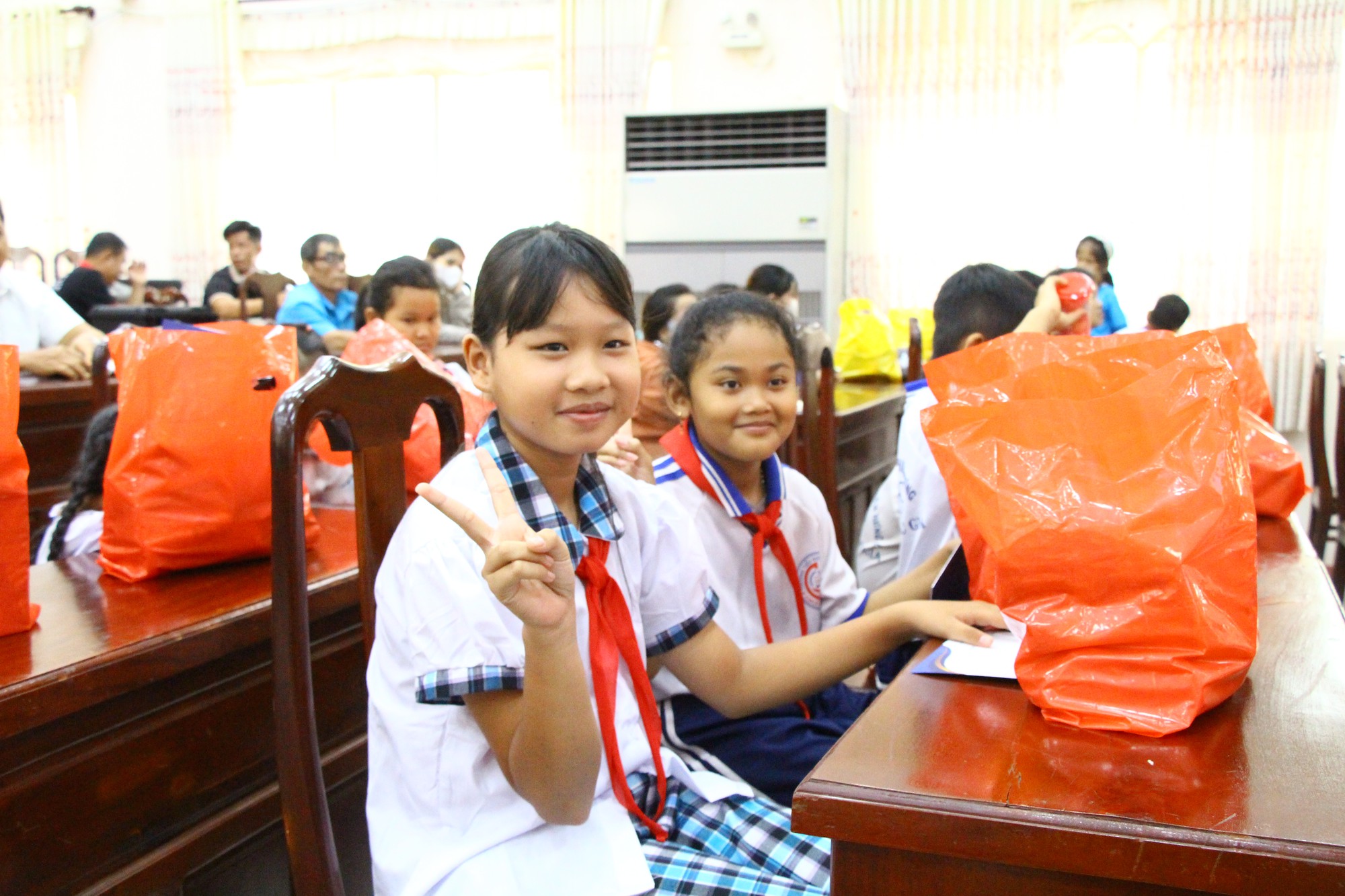 10.000 phần qu&agrave; Trung thu đến với thiếu nhi v&ugrave;ng bi&ecirc;n giới, d&acirc;n tộc thiểu số v&agrave; miền n&uacute;i- Ảnh 5.