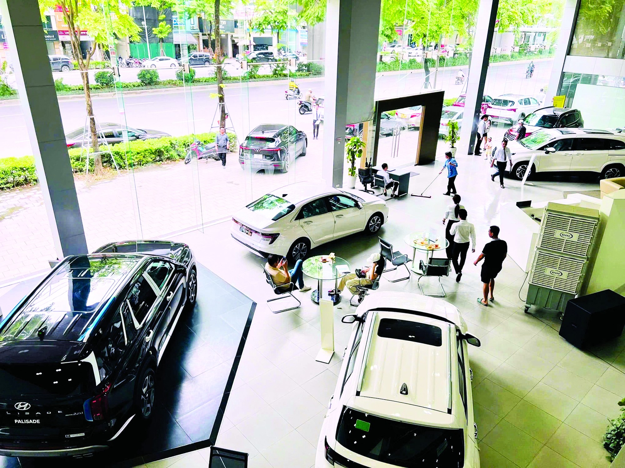 Hãng xe đồng loạt tăng ưu đãi - Ảnh 1.