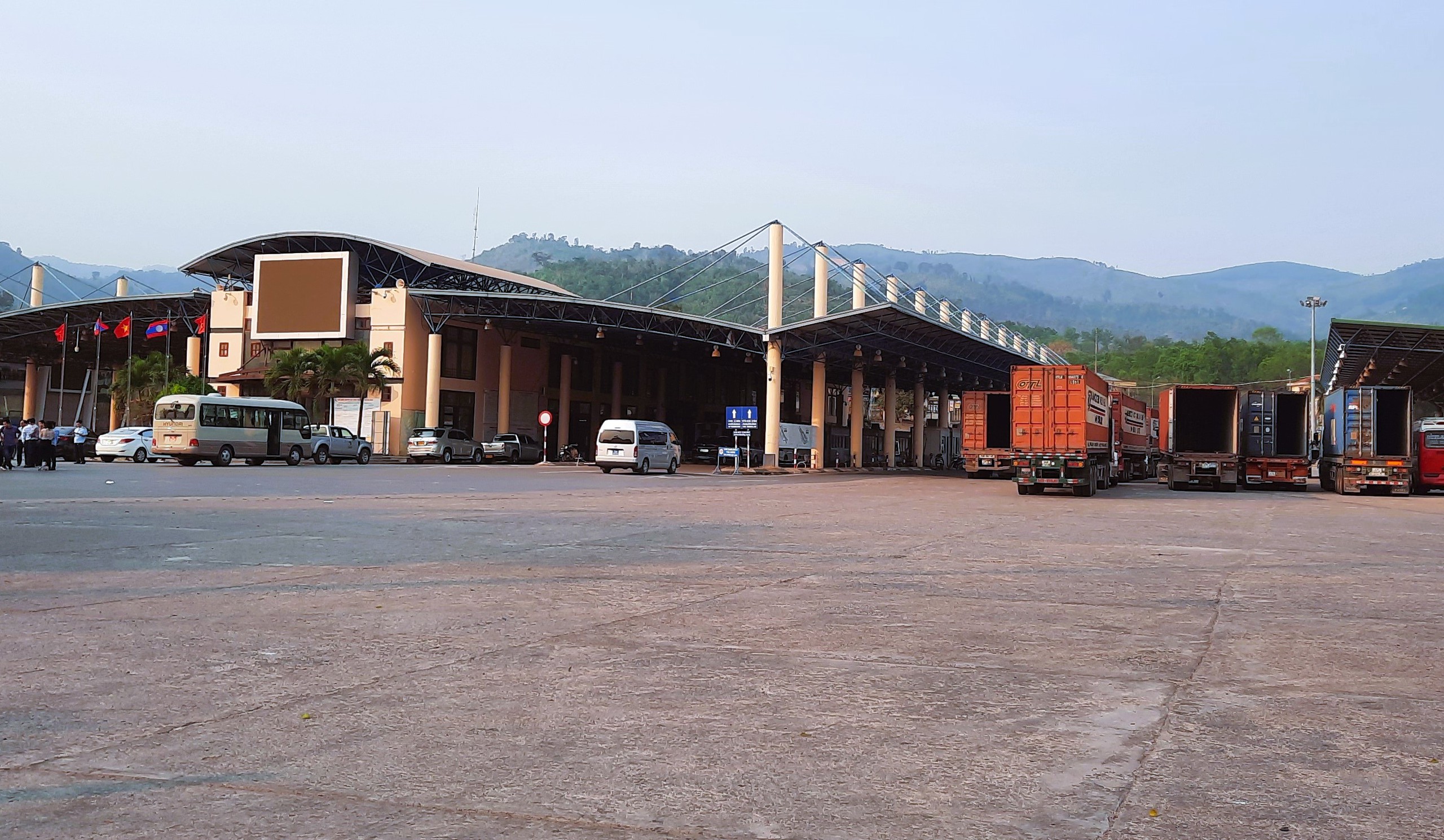 Quảng Trị: Đồng ý chủ trương đề xuất dự án đầu tư Trung tâm logistics thông minh Lao Bảo- Ảnh 3.