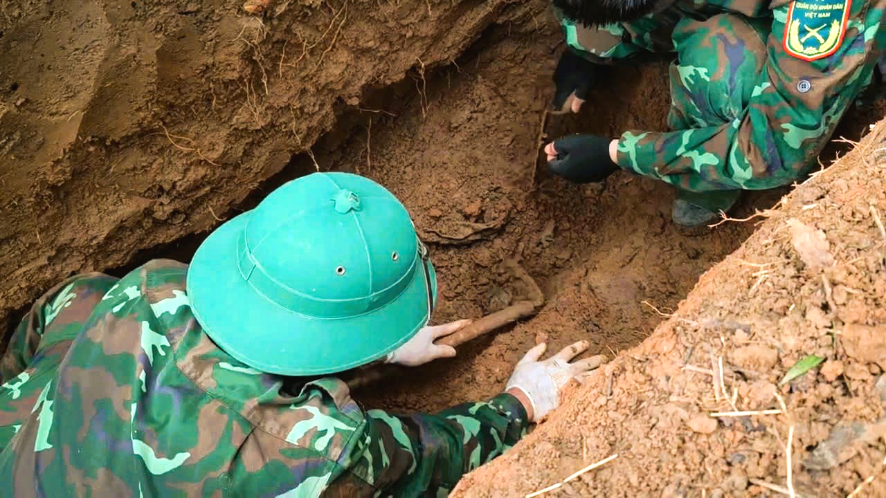 T&igrave;m kiếm h&agrave;i cốt 11 liệt sĩ đặc c&ocirc;ng hy sinh tại khu vực Dốc Miếu, Quảng Trị- Ảnh 4.