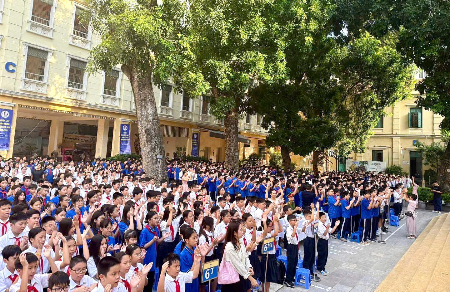 Học sinh H&agrave; Nội được tuy&ecirc;n truyền ph&aacute;p luật, kỹ năng tự bảo vệ - Ảnh 9.