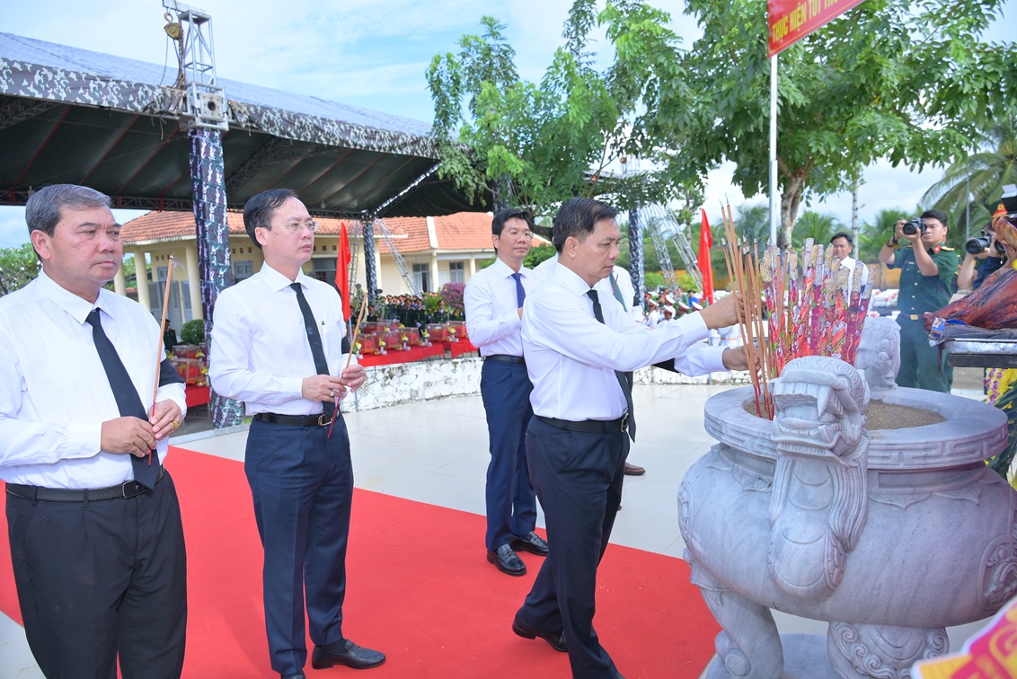 Vĩnh Long an t&aacute;ng 65 h&agrave;i cốt liệt sĩ chưa x&aacute;c định được danh t&iacute;nh- Ảnh 1.