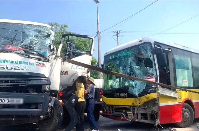 H&agrave; Nội siết an to&agrave;n giao th&ocirc;ng tr&ecirc;n c&aacute;c tuyến bu&yacute;t - Ảnh 1.