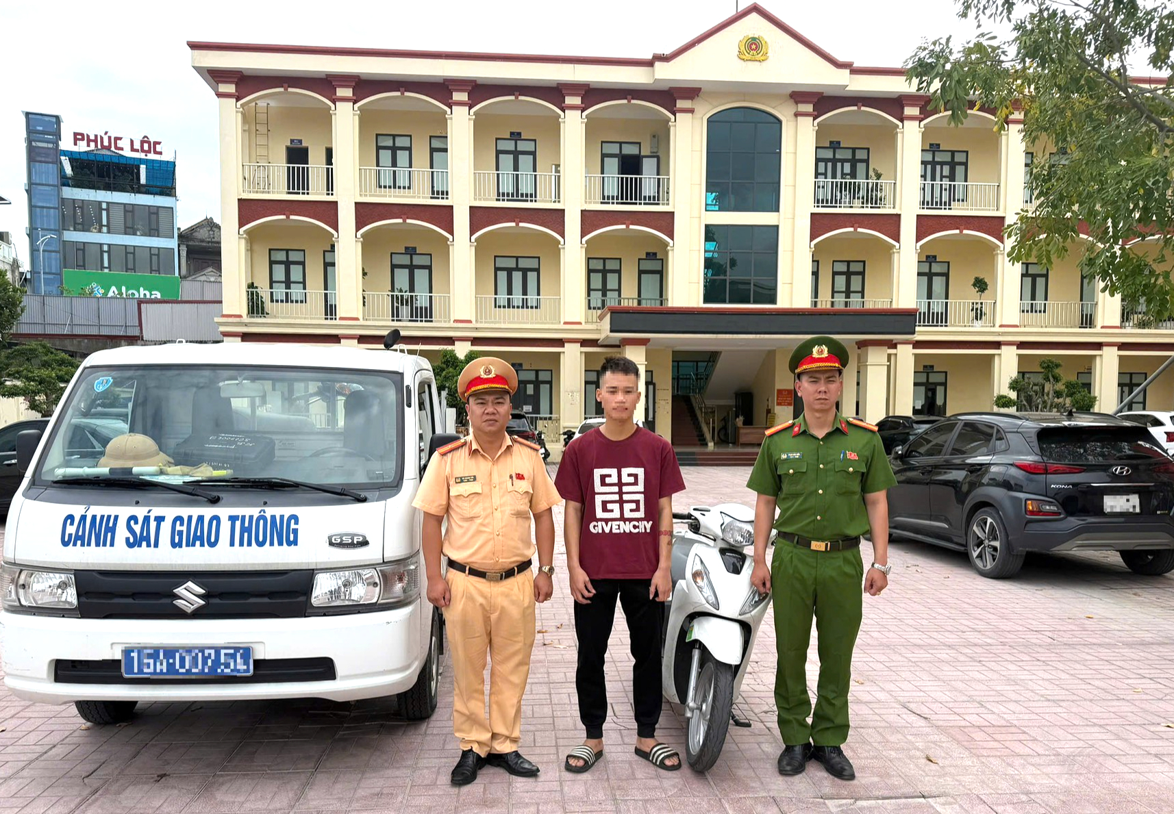 Hải Phòng: Xử lý thiếu niên 17 tuổi “bốc đầu” xe máy trong clip trên mạng- Ảnh 1.