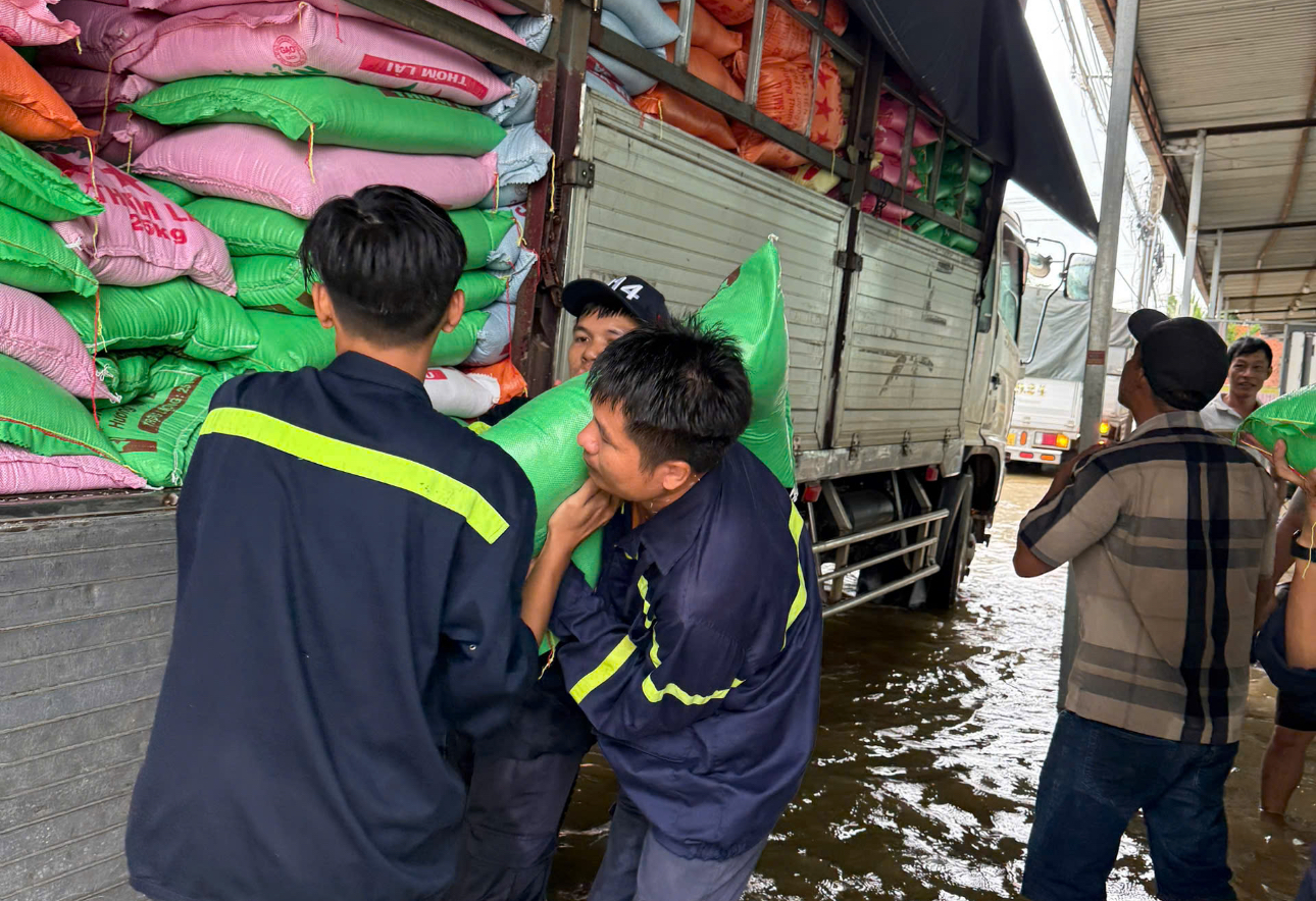 Mưa lớn gây ngập ở Đồng Nai: Đang tìm kiếm người nghi mất tích do nước cuốn- Ảnh 5.