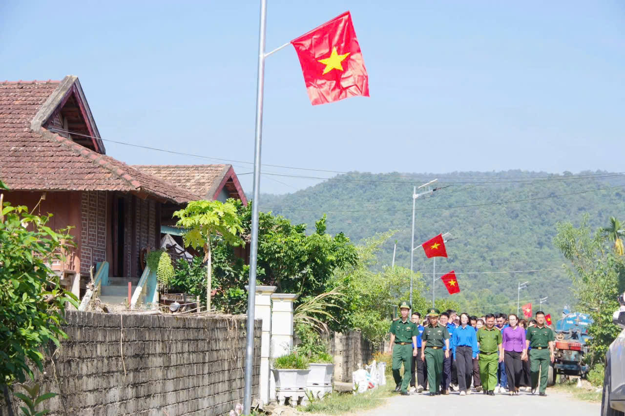 Tuổi trẻ ngành Xây dựng “Thắp sáng đường biên - Đường cờ Tổ quốc” tại Điện Biên- Ảnh 4.