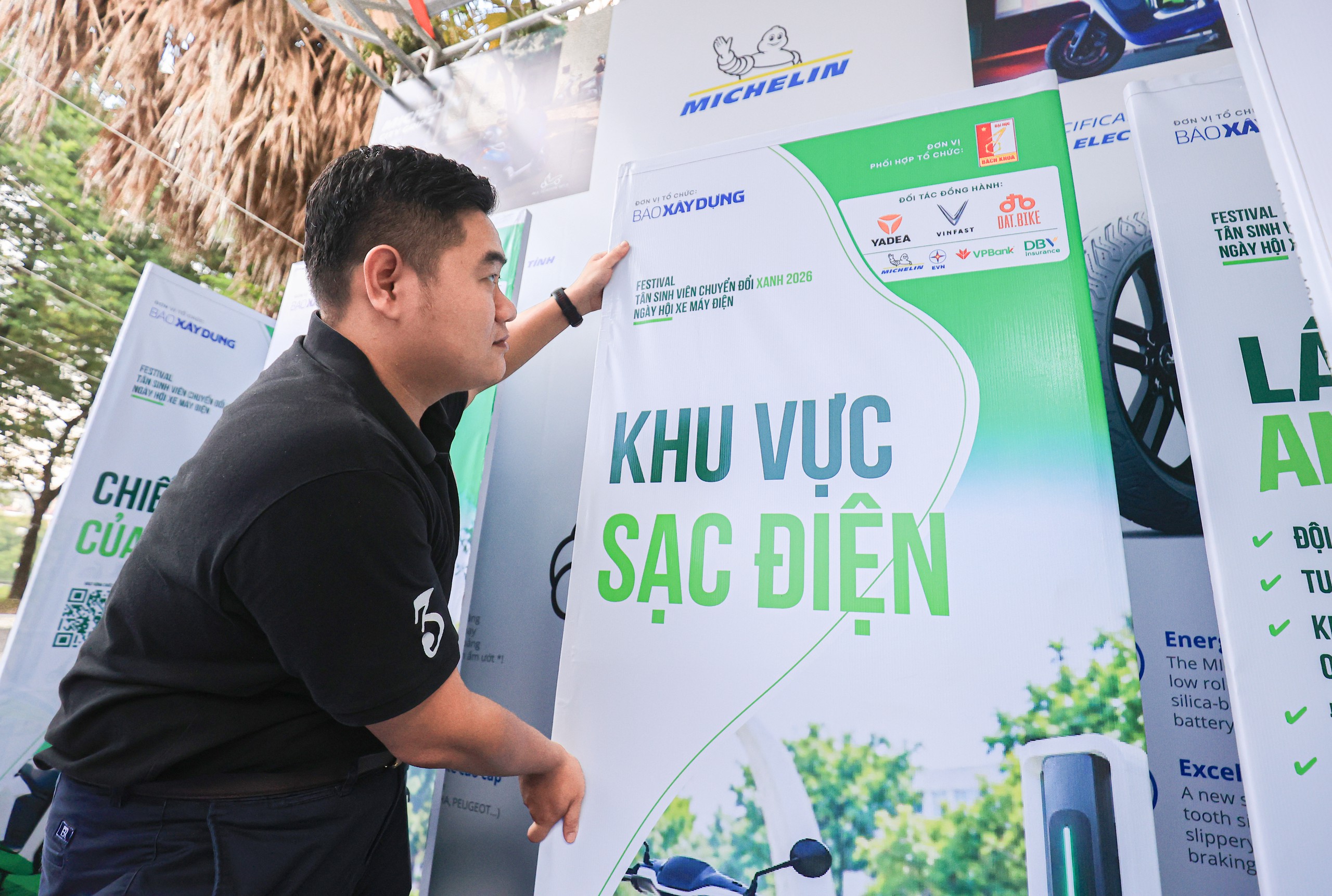 Tất bật chuẩn bị Festival Tân sinh viên chuyển đổi xanh- Ảnh 13.