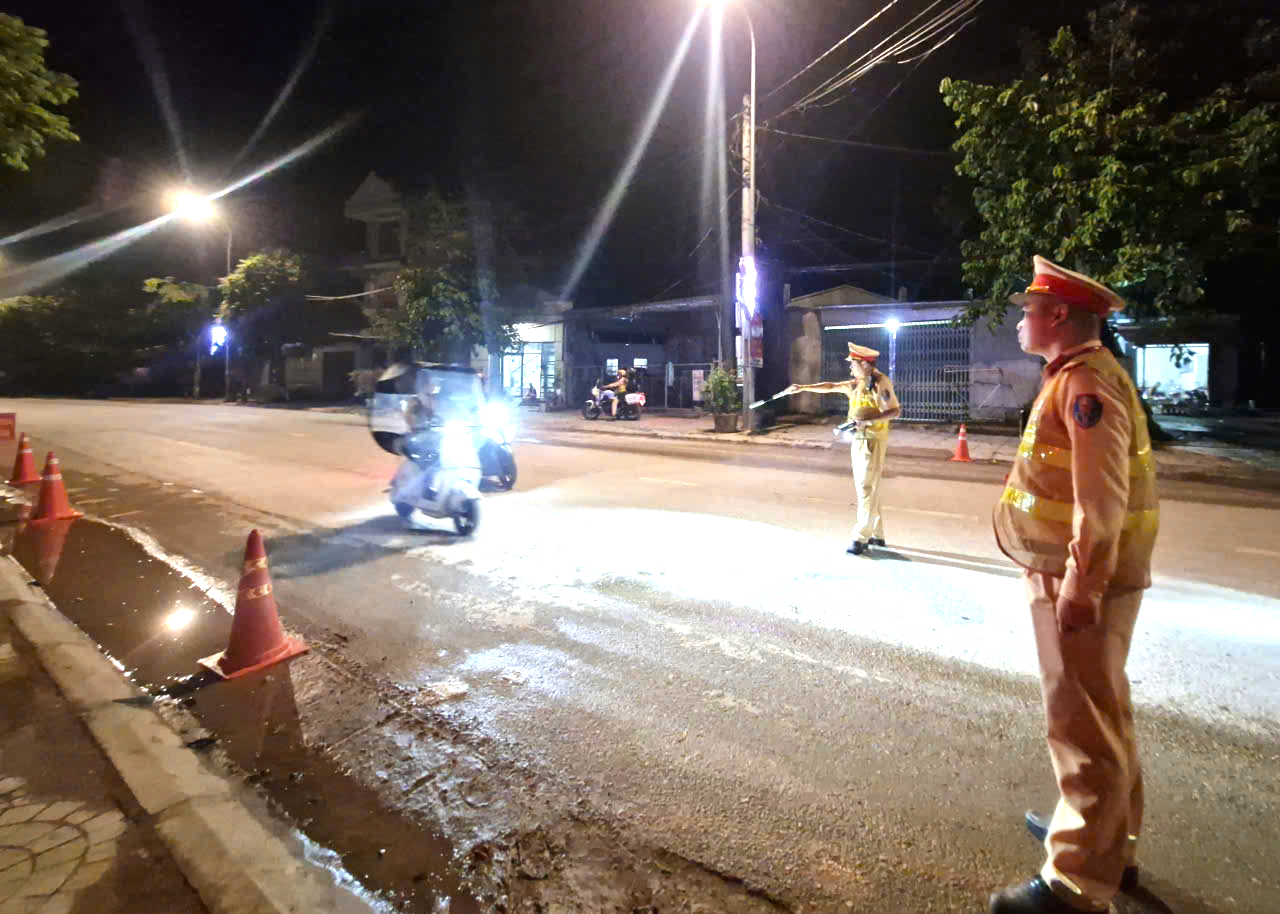 CSGT Lạng Sơn xử nghi&ecirc;m vi phạm, ph&ograve;ng ngừa tai nạn giao th&ocirc;ng dịp Tết Trung thu- Ảnh 1.