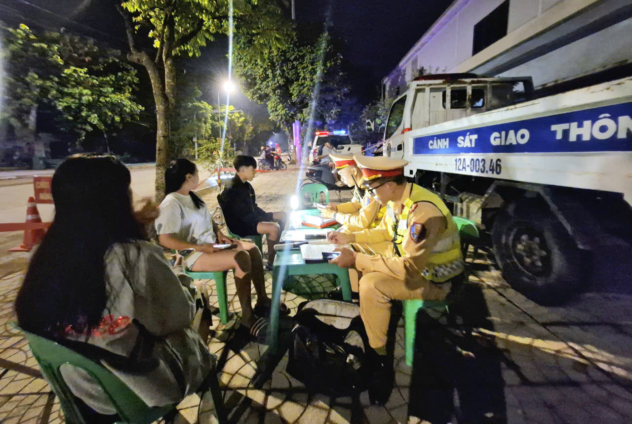 CSGT Lạng Sơn xử nghi&ecirc;m vi phạm, ph&ograve;ng ngừa tai nạn giao th&ocirc;ng dịp Tết Trung thu- Ảnh 8.