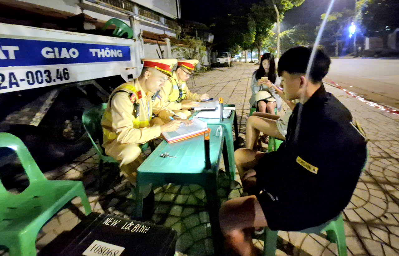 CSGT Lạng Sơn xử nghi&ecirc;m vi phạm, ph&ograve;ng ngừa tai nạn giao th&ocirc;ng dịp Tết Trung thu- Ảnh 5.