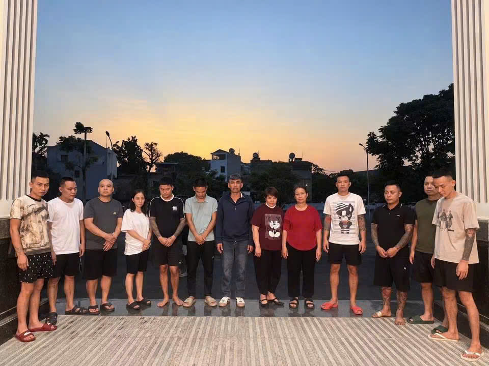 C&ocirc;ng an Tuy&ecirc;n Quang triệt ph&aacute; tụ điểm đ&aacute;nh bạc tr&ecirc;n đồi c&acirc;y- Ảnh 1.