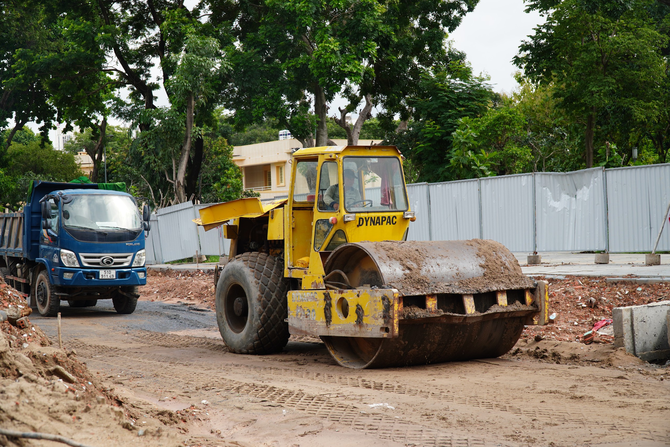 TP.HCM: Cận cảnh đường Trần B&igrave;nh Trọng sau 5 th&aacute;ng thi c&ocirc;ng, mở rộng gần 5 lần- Ảnh 3.