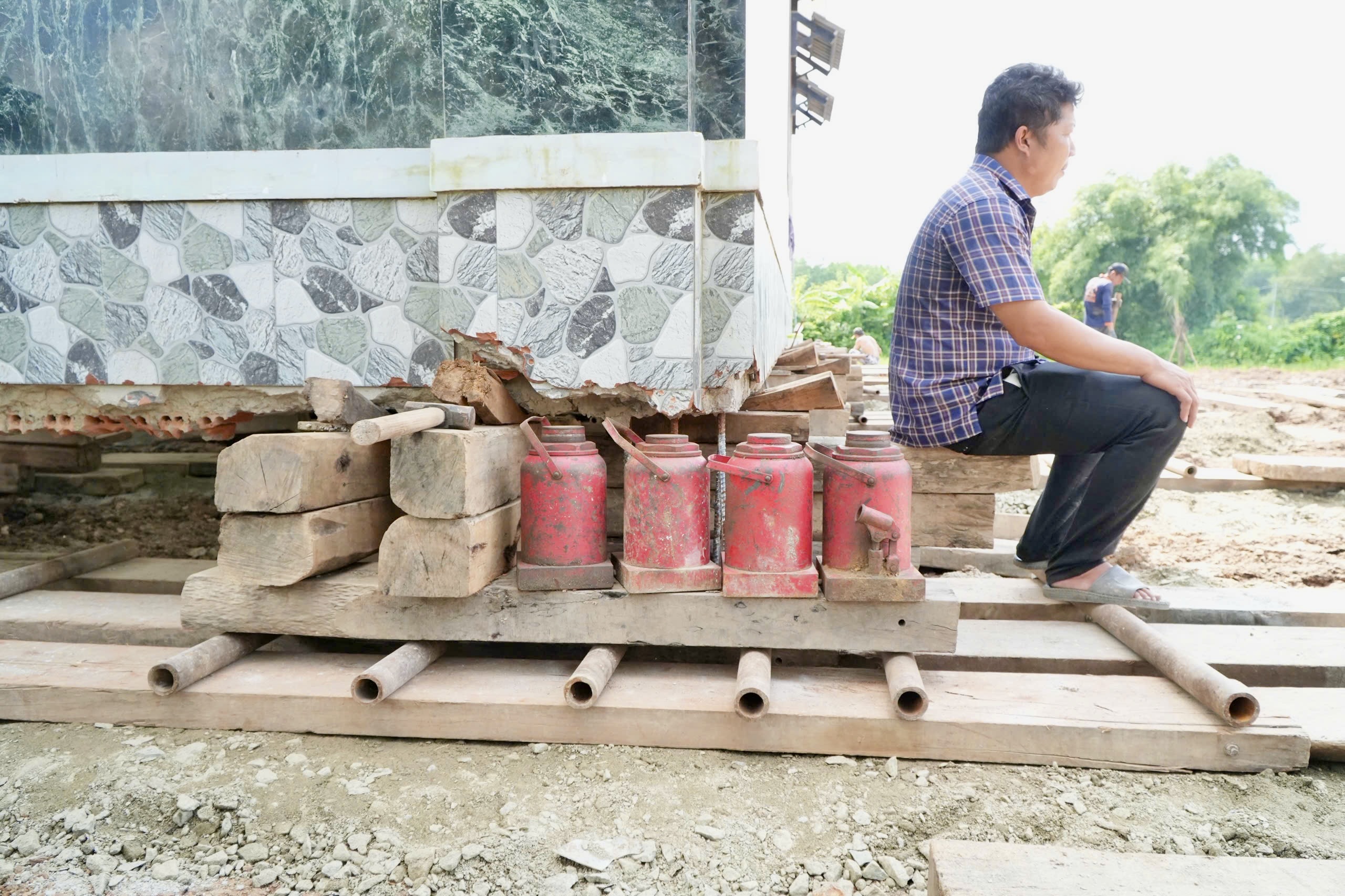 Căn nh&agrave; 300 tấn tr&ecirc;n đường kết nối s&acirc;n bay Long Th&agrave;nh được &ldquo;thần đ&egrave;n&rdquo; di dời thế n&agrave;o?- Ảnh 9.