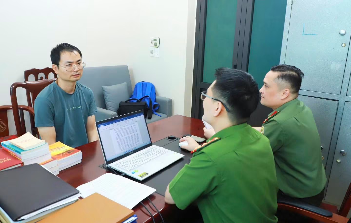 Tuy&ecirc;n Quang phối hợp bắt giữ trao trả đối tượng truy n&atilde; li&ecirc;n quan đến vụ &aacute;n bu&ocirc;n lậu- Ảnh 1.