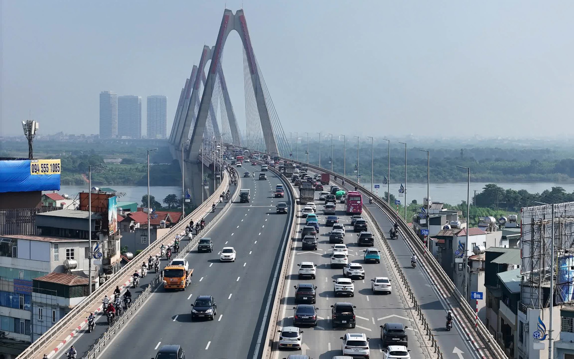 Cục CSGT: Biển báo, vạch xác định khoảng cách trên cầu Nhật Tân chủ yếu để tuyên truyền- Ảnh 4.