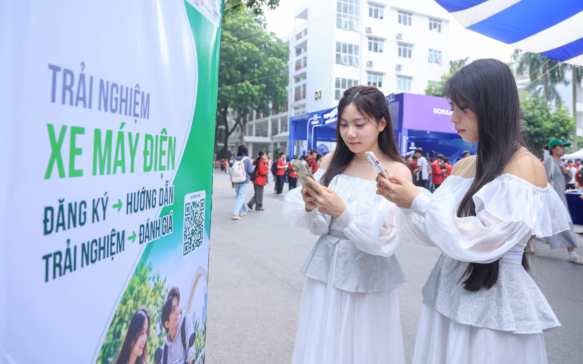 Lộ diện sinh vi&ecirc;n B&aacute;ch khoa tr&uacute;ng thưởng xe m&aacute;y điện tại giải Hộ chiếu xanh - Ảnh 5.