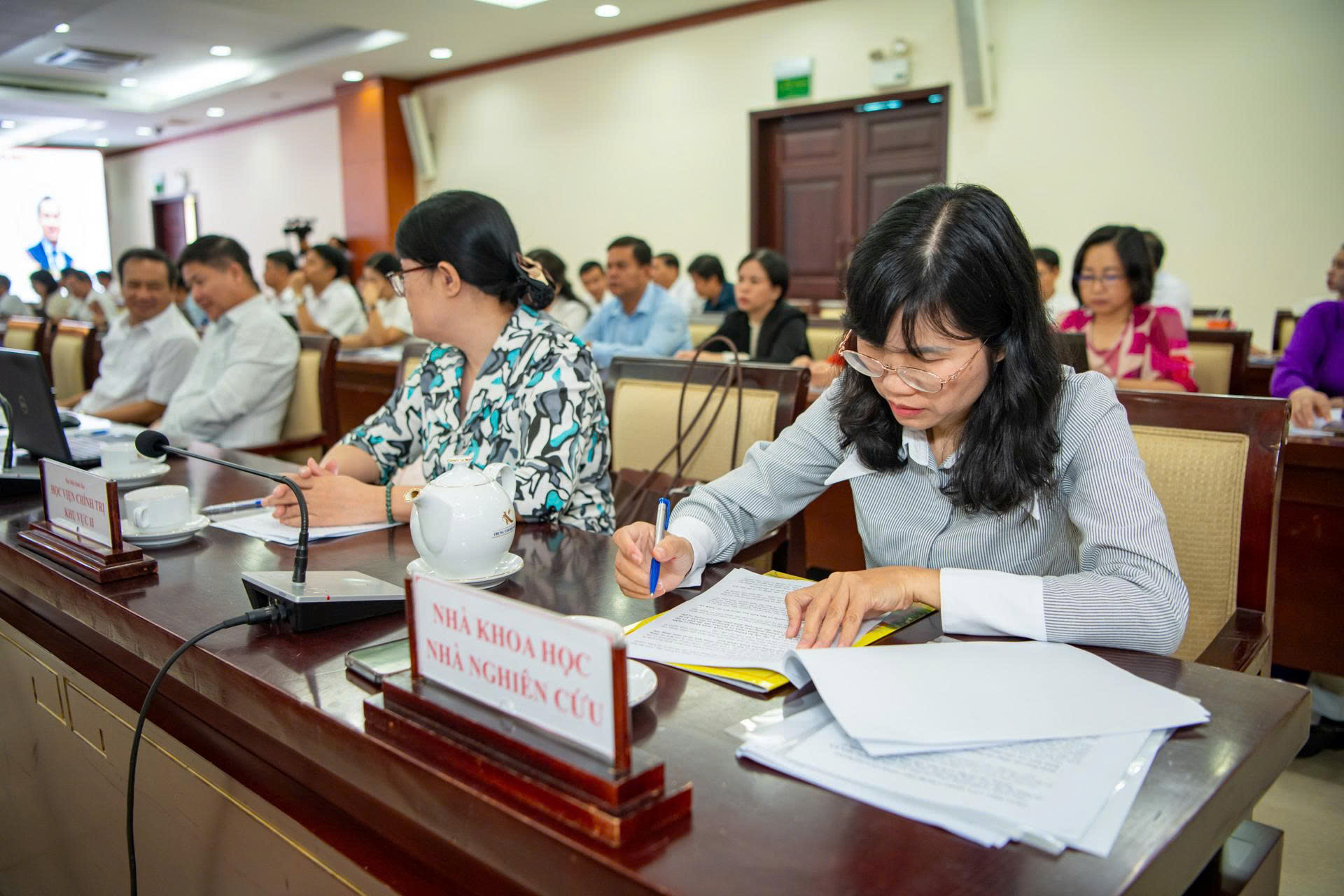 TP.HCM: Tránh làm mờ hoặc cộng gộp cơ học khi biên soạn lịch sử Đảng giai đoạn mới- Ảnh 3.