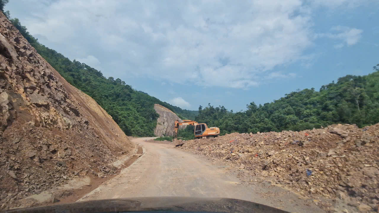 Sạt lở chia cắt đường kết nối Lạng Sơn với Quảng Ninh- Ảnh 6.