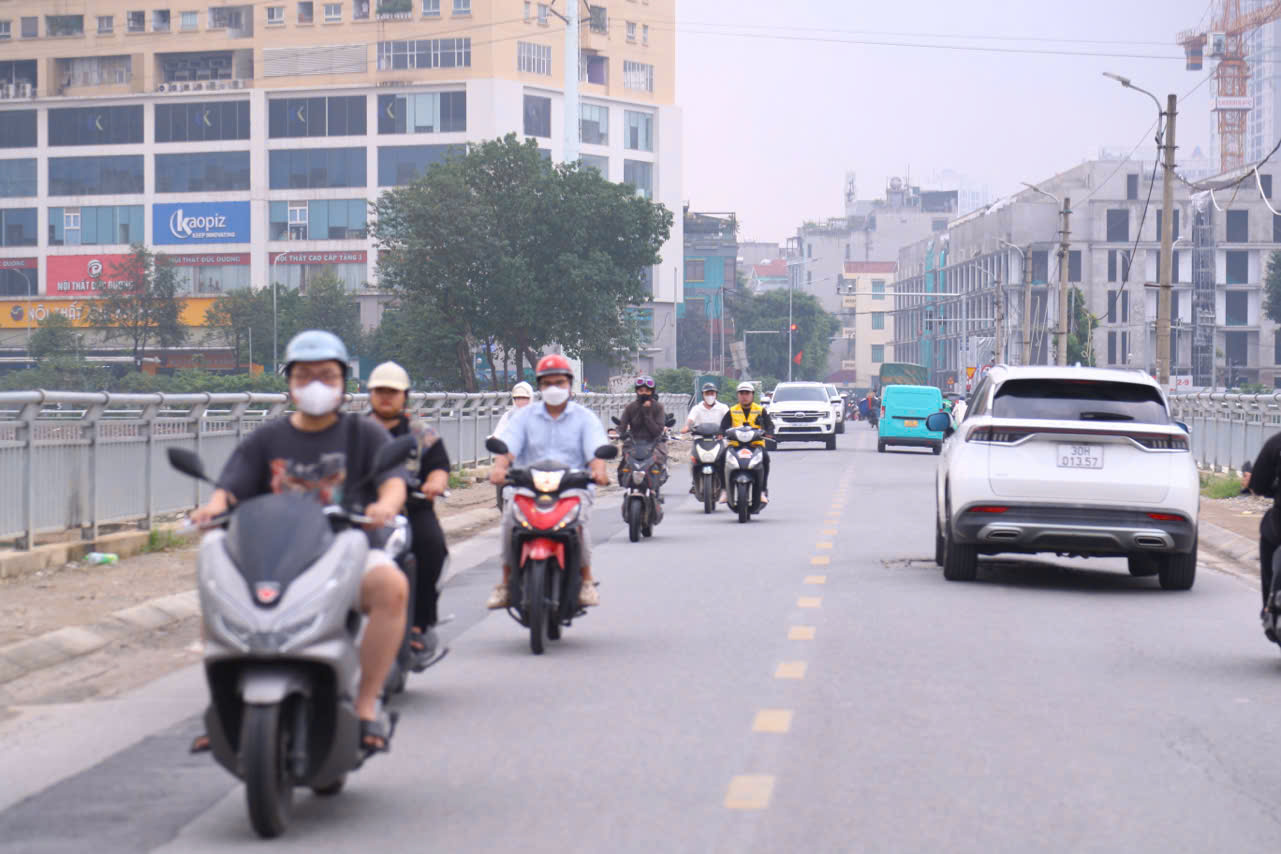 C&oacute; biển cấm, &ocirc; t&ocirc; vẫn đi thẳng qua n&uacute;t giao Trung Thư- Ảnh 5.