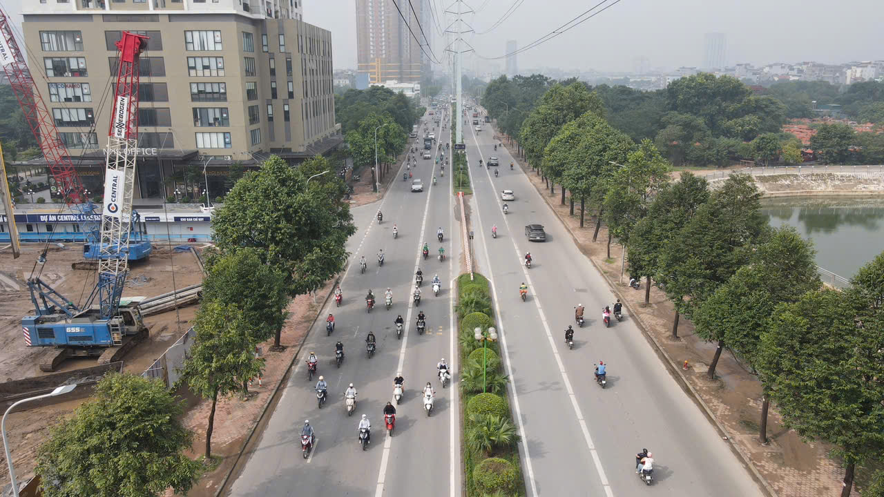 C&oacute; biển cấm, &ocirc; t&ocirc; vẫn đi thẳng qua n&uacute;t giao Trung Thư- Ảnh 2.