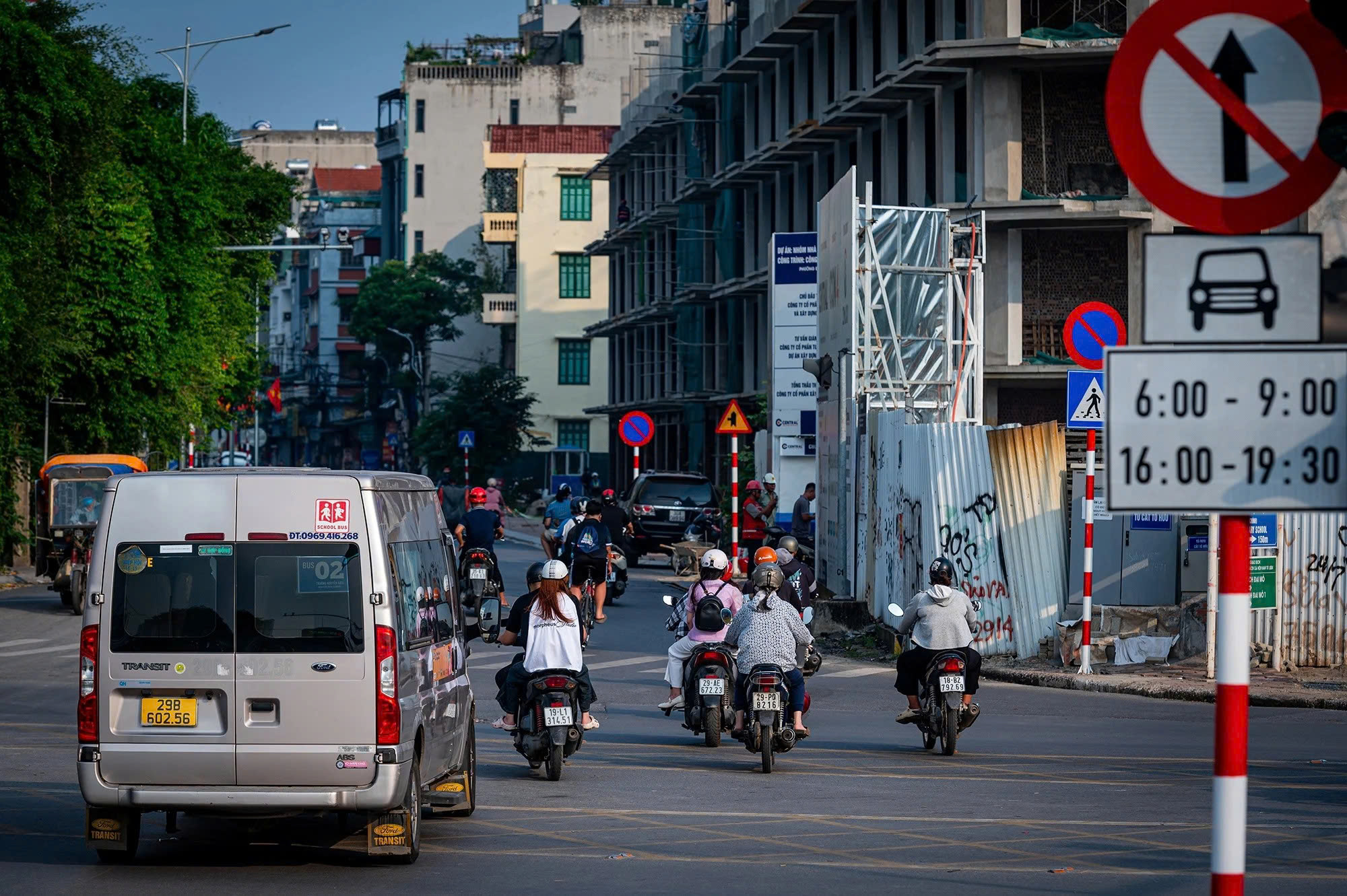 C&oacute; biển cấm, &ocirc; t&ocirc; vẫn đi thẳng qua n&uacute;t giao Trung Thư- Ảnh 3.