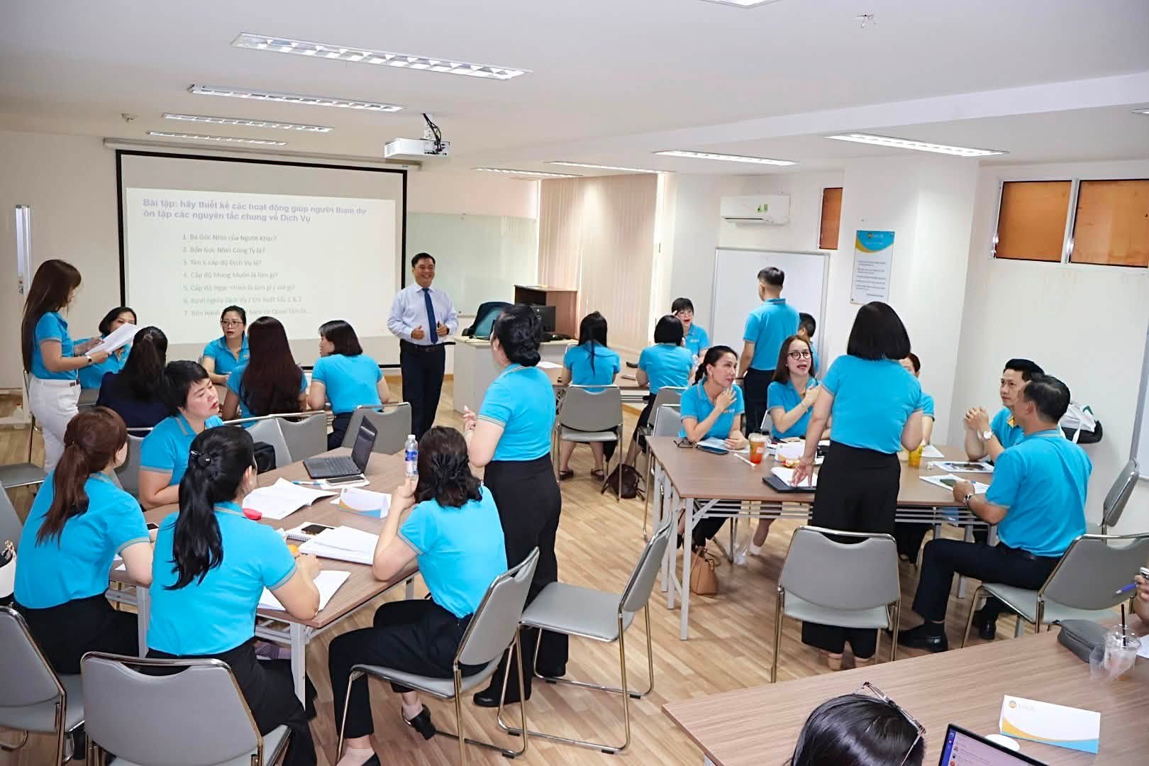 Nhiều hoạt động thi đua hướng tới ngày Phụ nữ Việt Nam (20/10) - Ảnh 1.