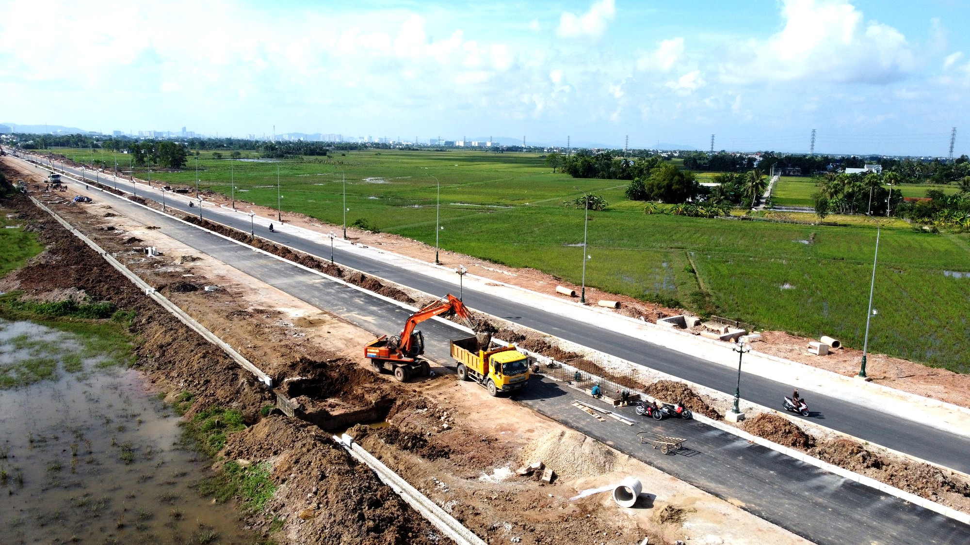 Thanh H&oacute;a: Dồn lực thi c&ocirc;ng dự &aacute;n đường Voi - Sầm Sơn- Ảnh 5.