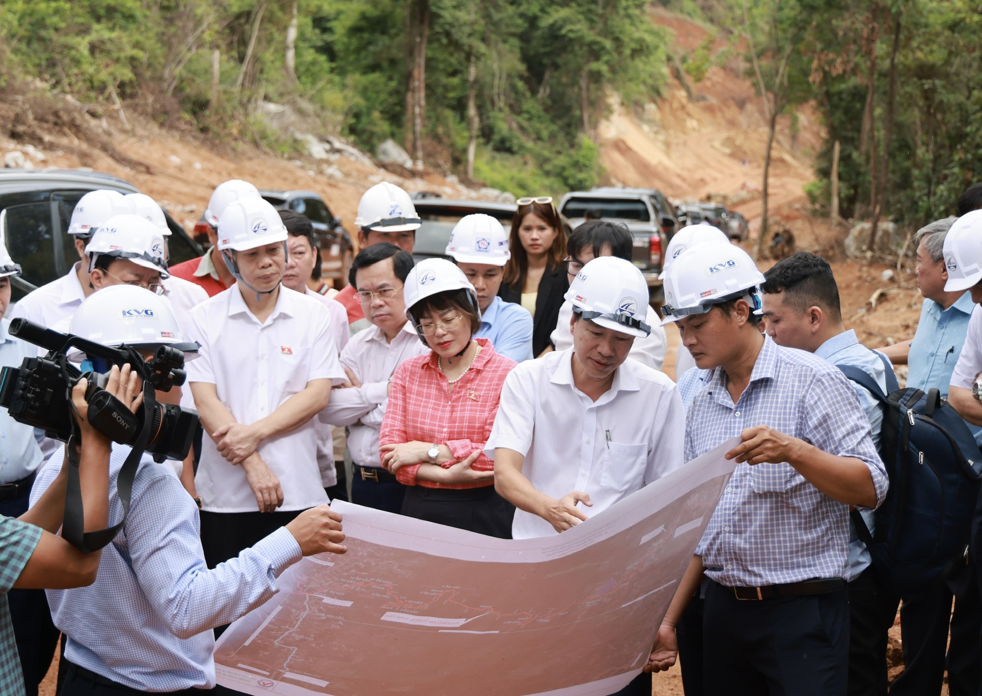 Khánh Hòa cần tập trung tháo gỡ vướng mắc dự án đường liên vùng- Ảnh 1.