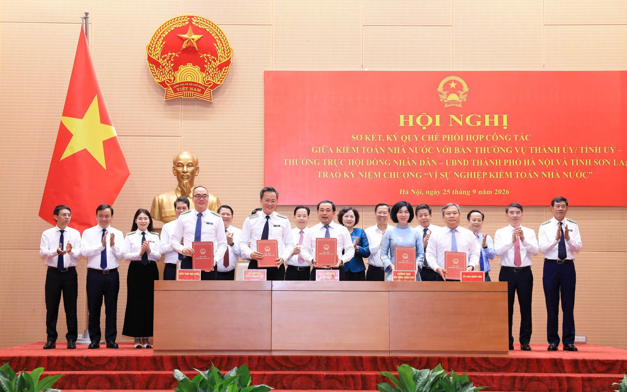 Thành phố Hà Nội, tỉnh Sơn La ký Quy chế phối hợp công tác với Kiểm toán Nhà nước- Ảnh 1.