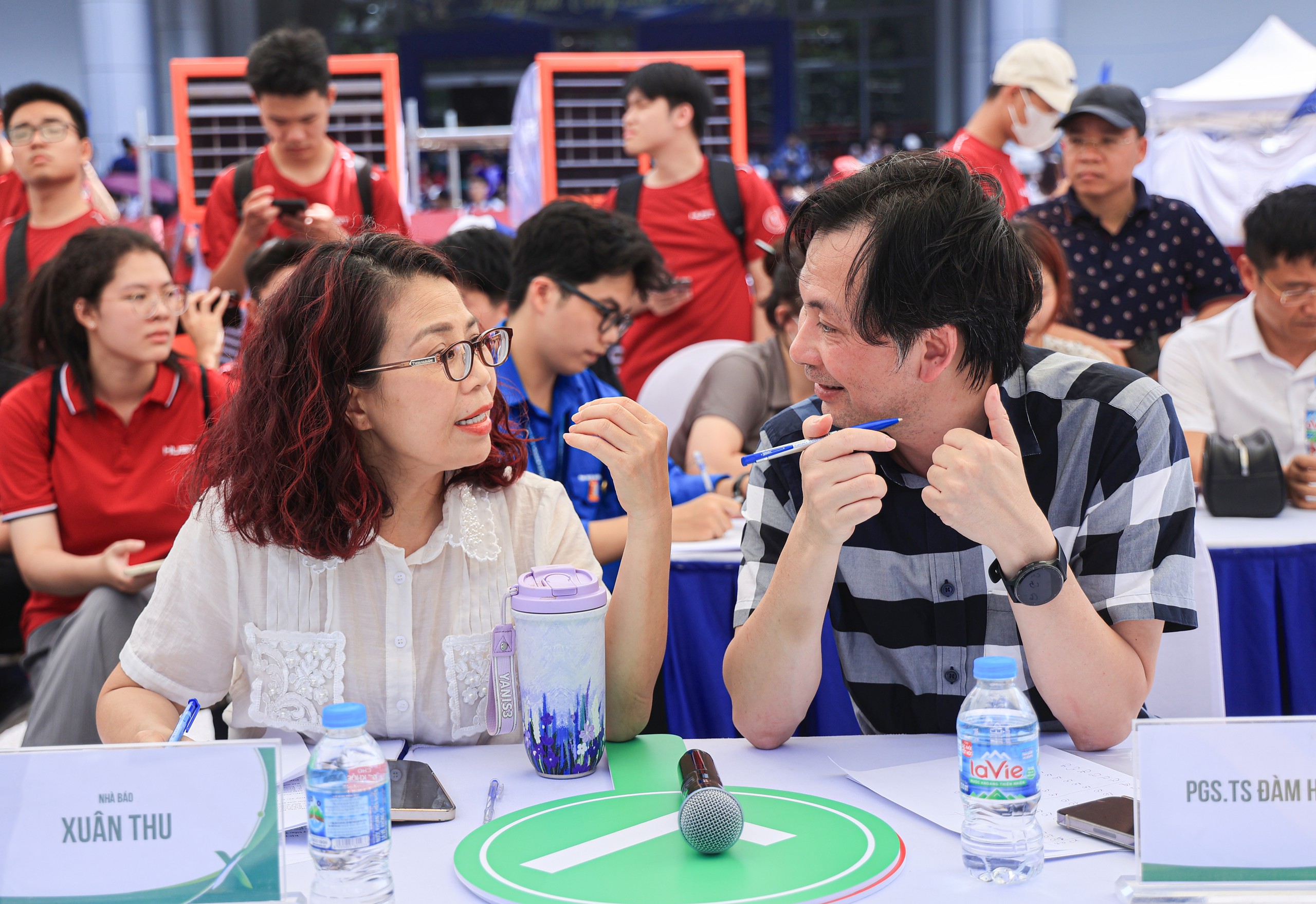 Hào hứng giải mã “Chiếc xe đầu đời” tại Festival Tân sinh viên chuyển đổi xanh - Ảnh 11.
