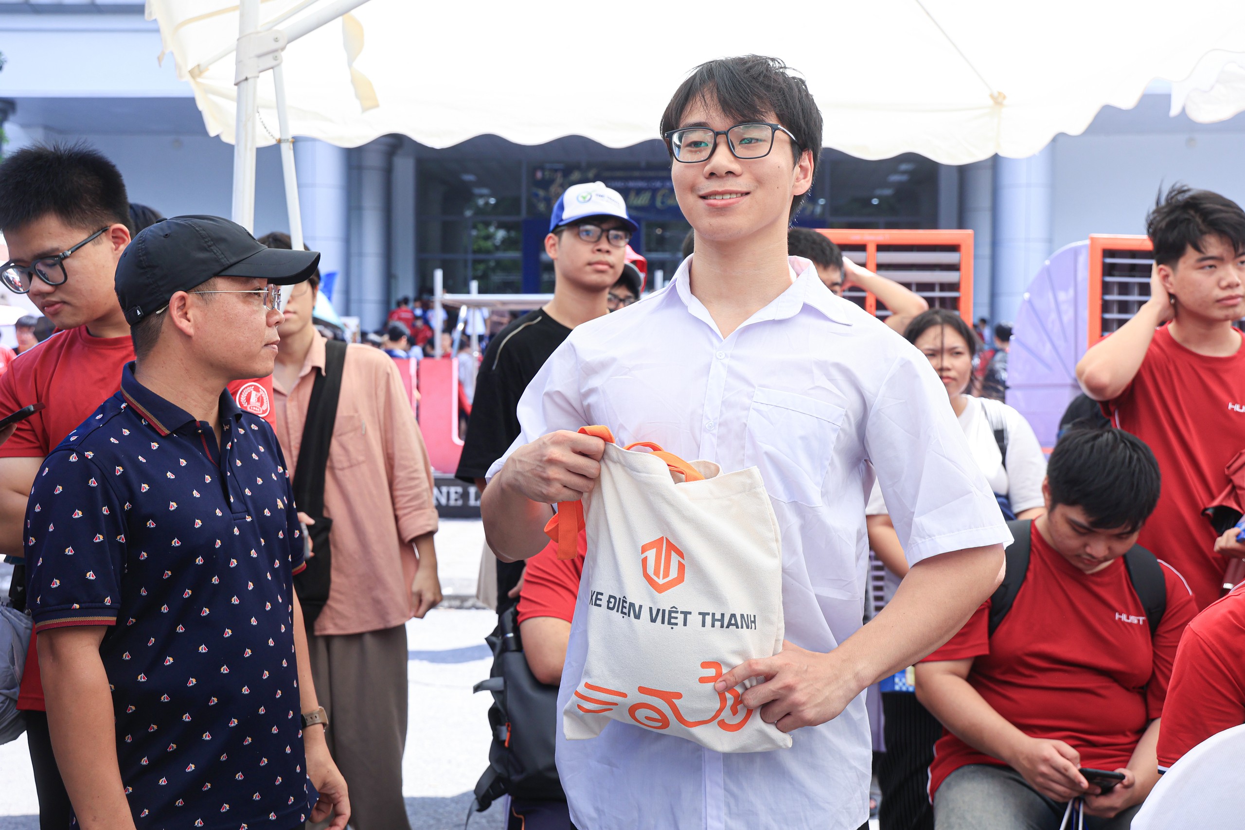 Hào hứng giải mã “Chiếc xe đầu đời” tại Festival Tân sinh viên chuyển đổi xanh - Ảnh 22.