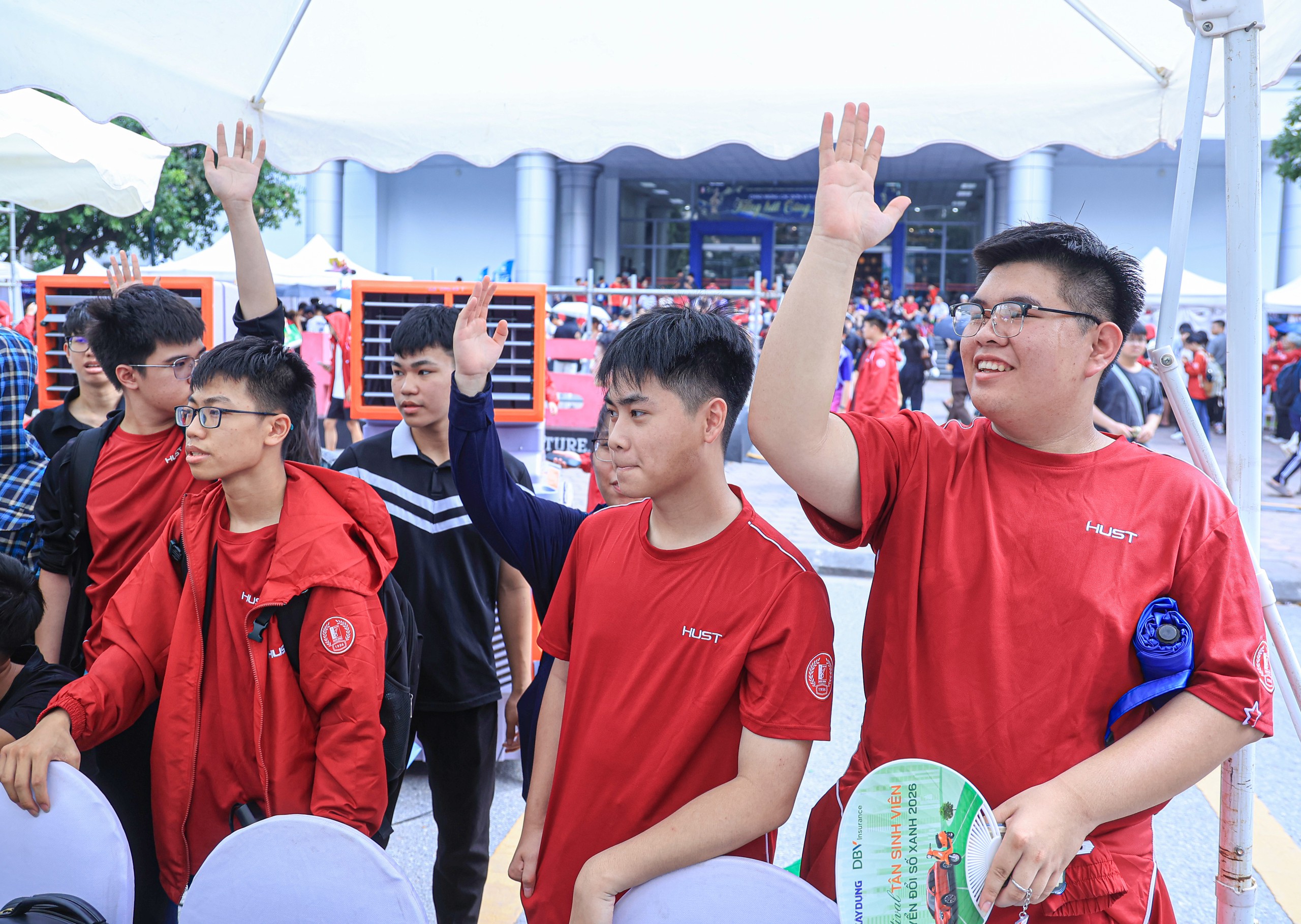 Hào hứng giải mã “Chiếc xe đầu đời” tại Festival Tân sinh viên chuyển đổi xanh - Ảnh 23.