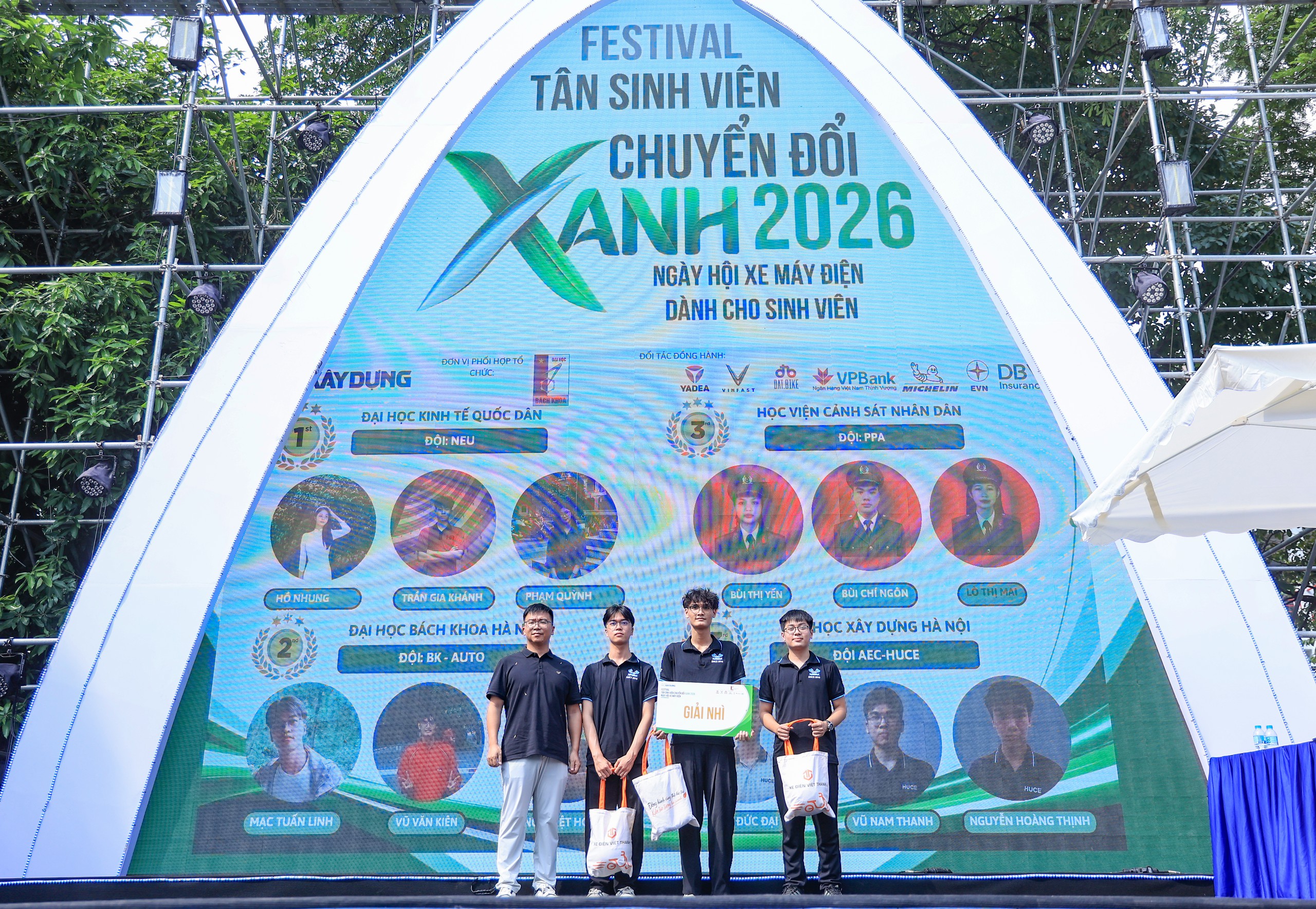 Hào hứng giải mã “Chiếc xe đầu đời” tại Festival Tân sinh viên chuyển đổi xanh - Ảnh 18.