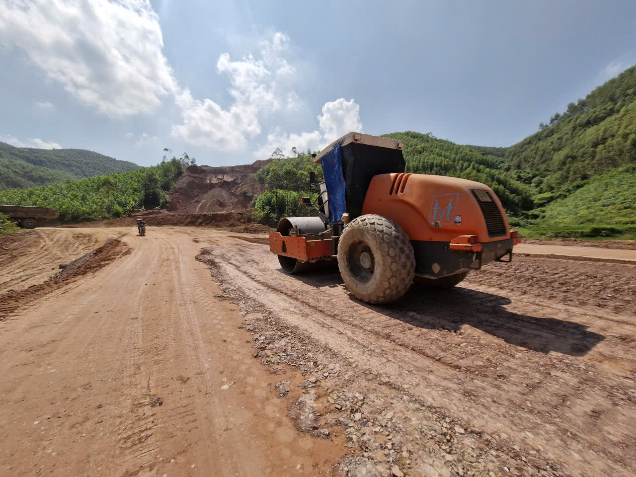 Tăng ca, k&iacute;p ho&agrave;n th&agrave;nh đường nối khu c&ocirc;ng nghiệp Lạng Sơn với cảng s&ocirc;ng Bắc Ninh- Ảnh 2.