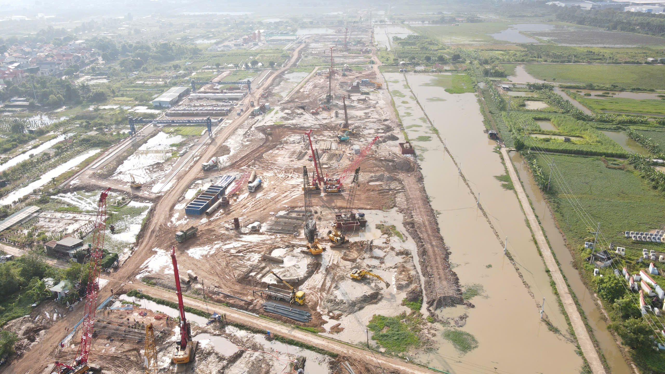 Cận cảnh đại c&ocirc;ng trường đường nối s&acirc;n bay Gia B&igrave;nh với Thủ đ&ocirc;- Ảnh 3.