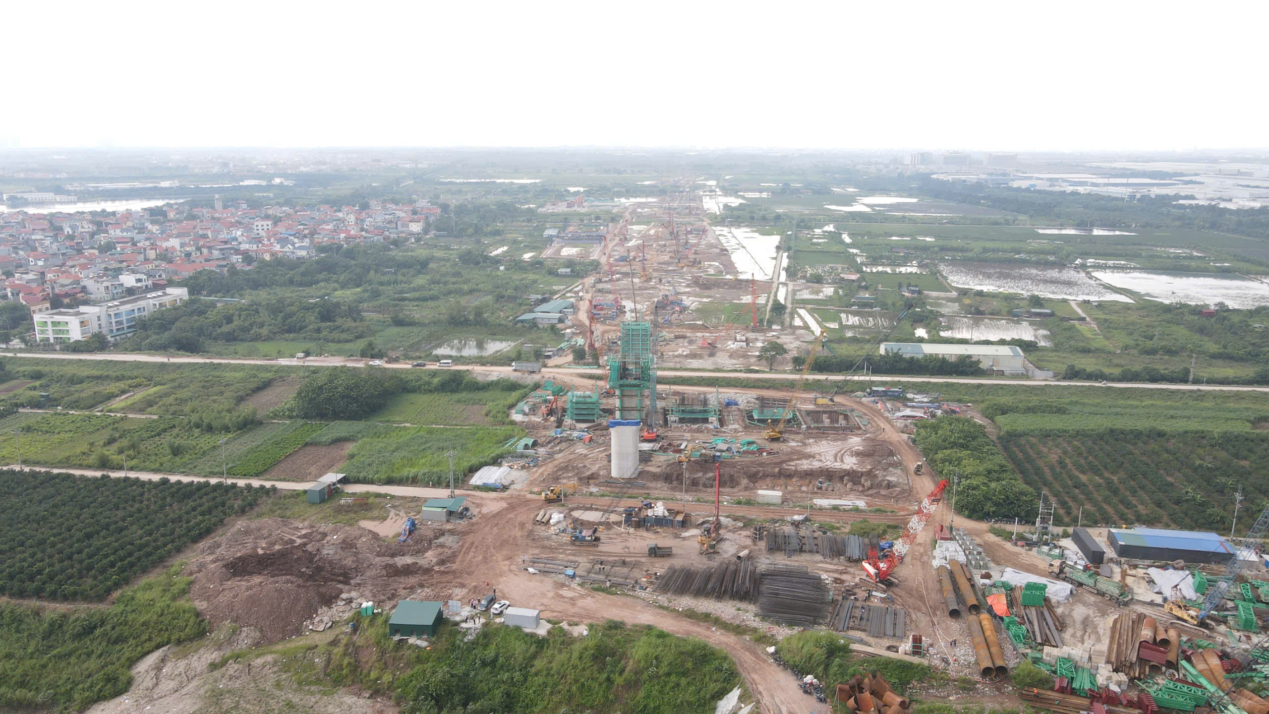 Cận cảnh đại c&ocirc;ng trường đường nối s&acirc;n bay Gia B&igrave;nh với Thủ đ&ocirc;- Ảnh 2.