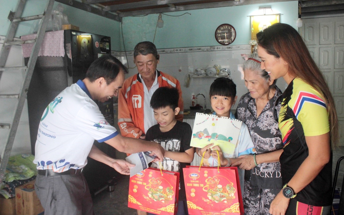 Nối d&agrave;i m&ugrave;a Trung thu cho trẻ em c&oacute; ho&agrave;n cảnh kh&oacute; khăn- Ảnh 3.