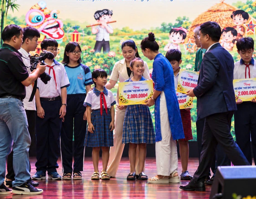 Nối d&agrave;i m&ugrave;a Trung thu cho trẻ em c&oacute; ho&agrave;n cảnh kh&oacute; khăn- Ảnh 4.