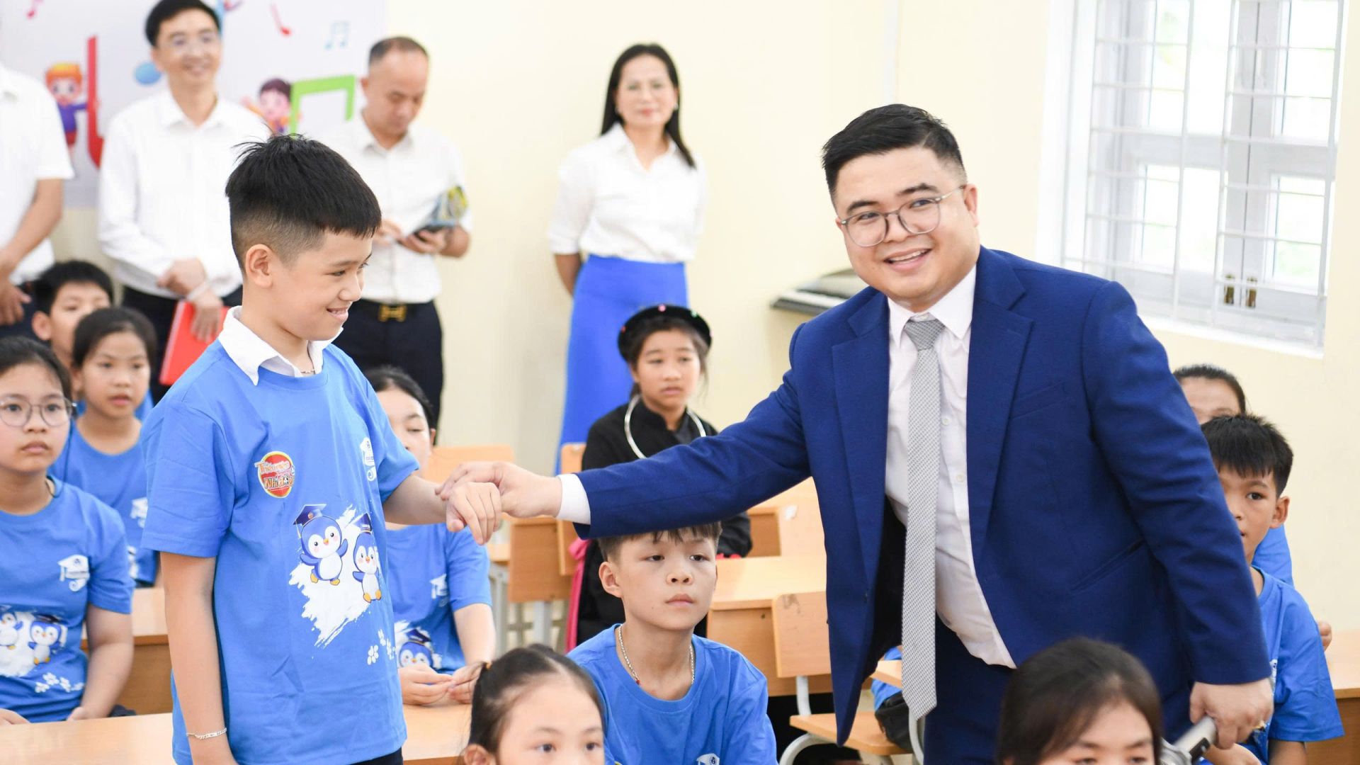 Đưa tiếng Anh đến gần hơn với học sinh v&ugrave;ng cao, bi&ecirc;n giới, hải đảo - Ảnh 1.