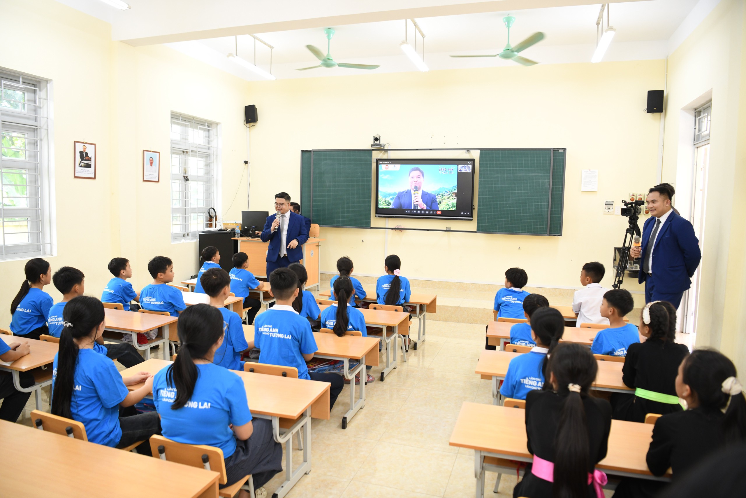Đưa tiếng Anh đến gần hơn với học sinh v&ugrave;ng cao, bi&ecirc;n giới, hải đảo - Ảnh 7.